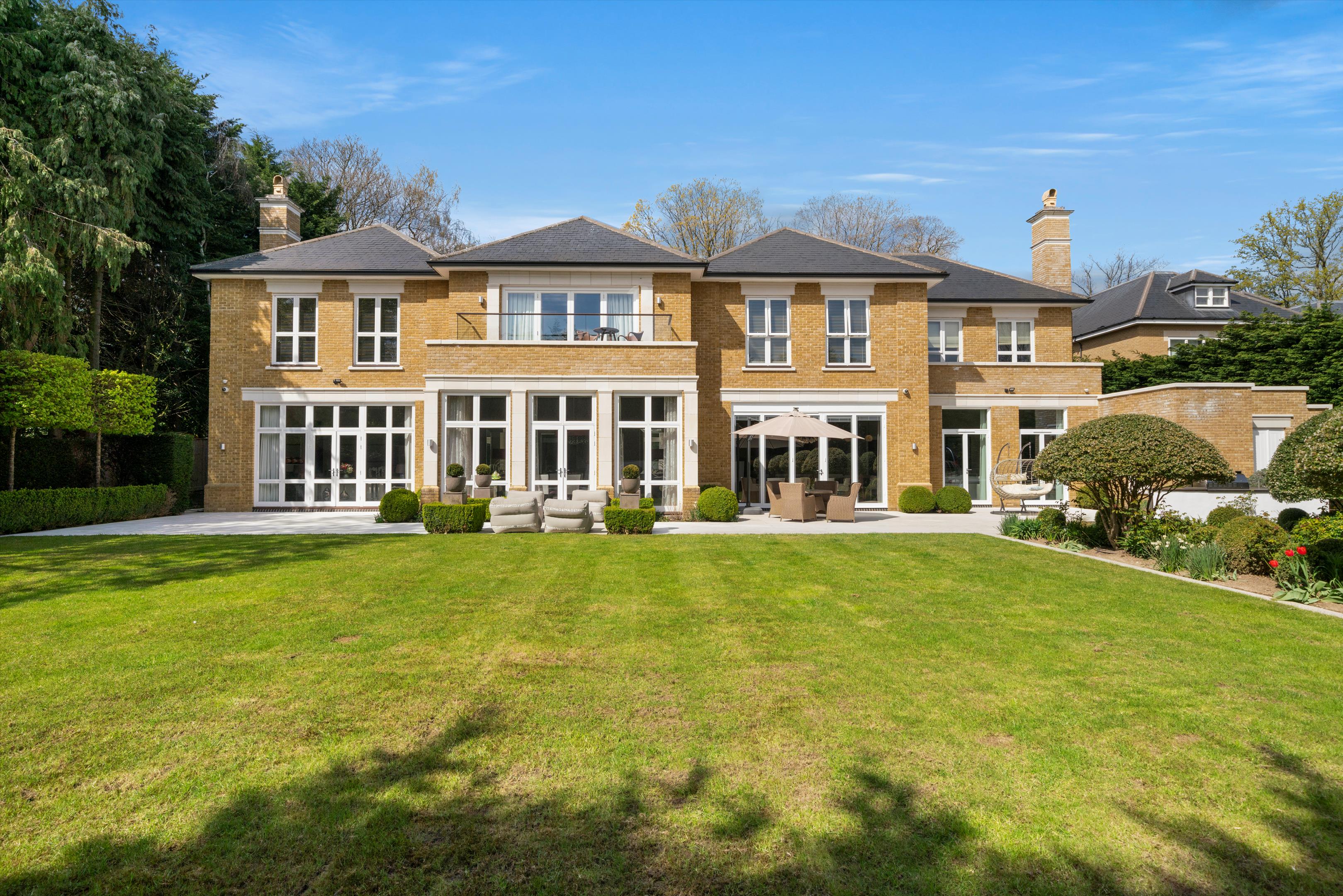 Eaton Park, Cobham, Surrey, KT11