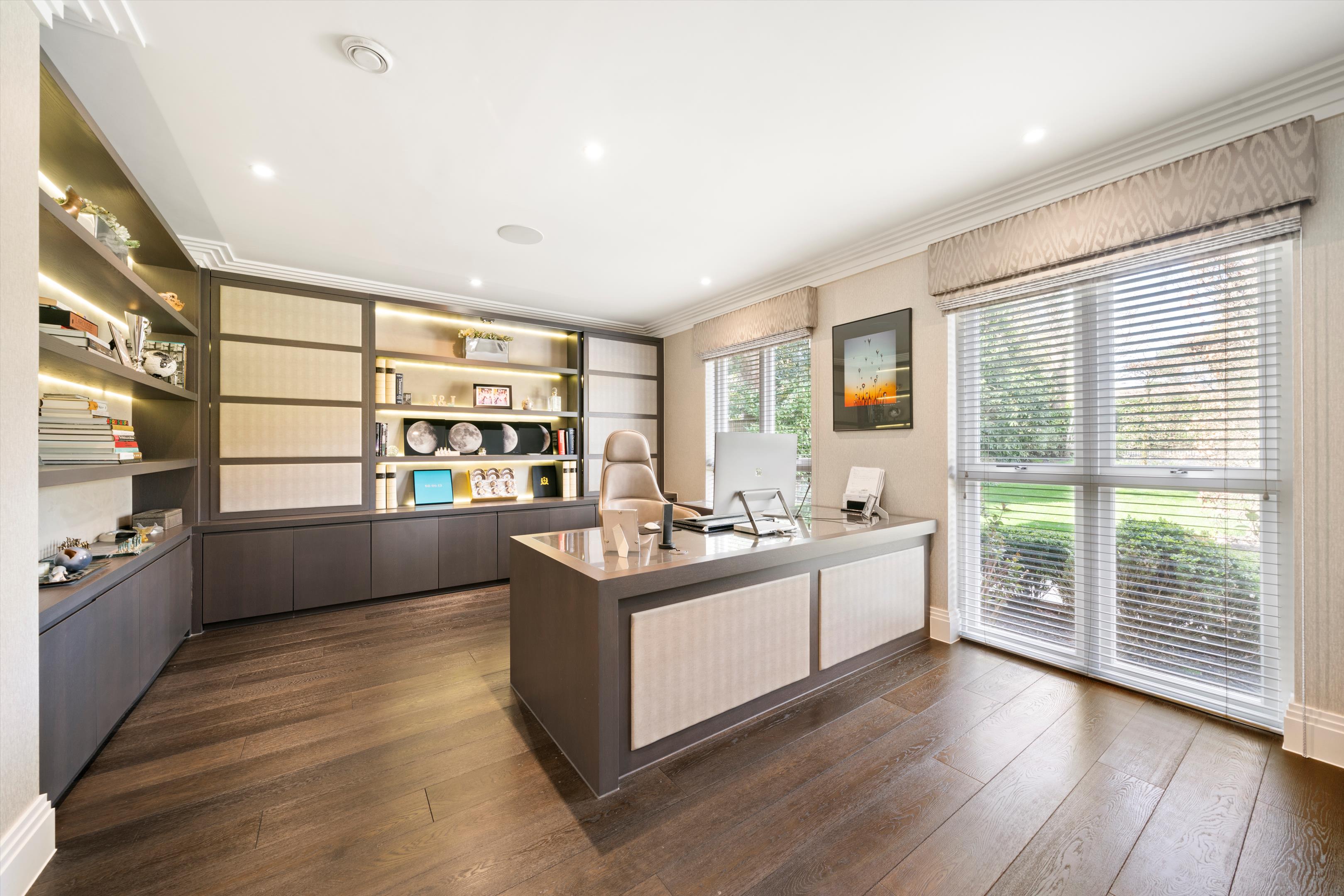 Eaton Park, Cobham, Surrey, KT11
