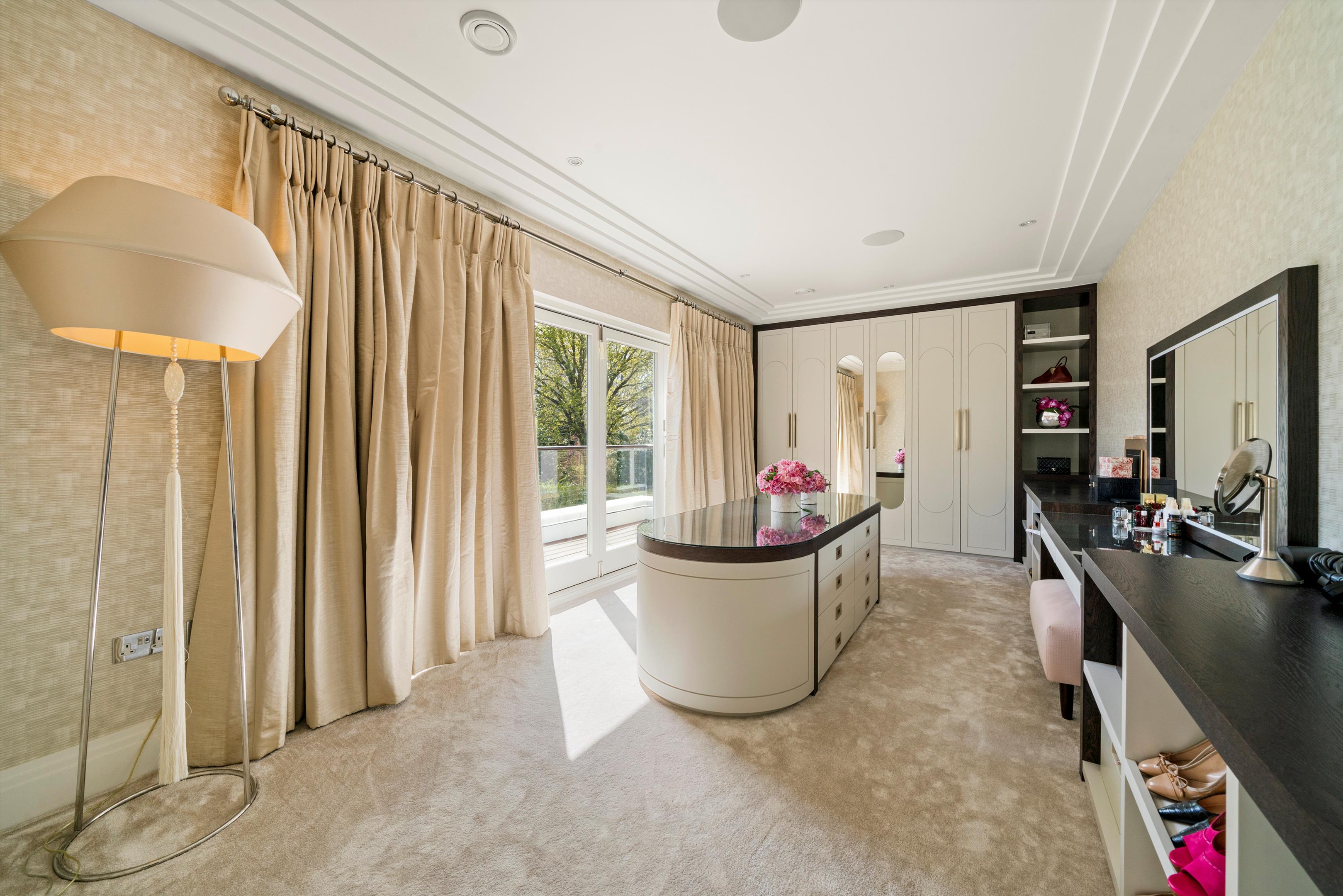 Eaton Park, Cobham, Surrey, KT11