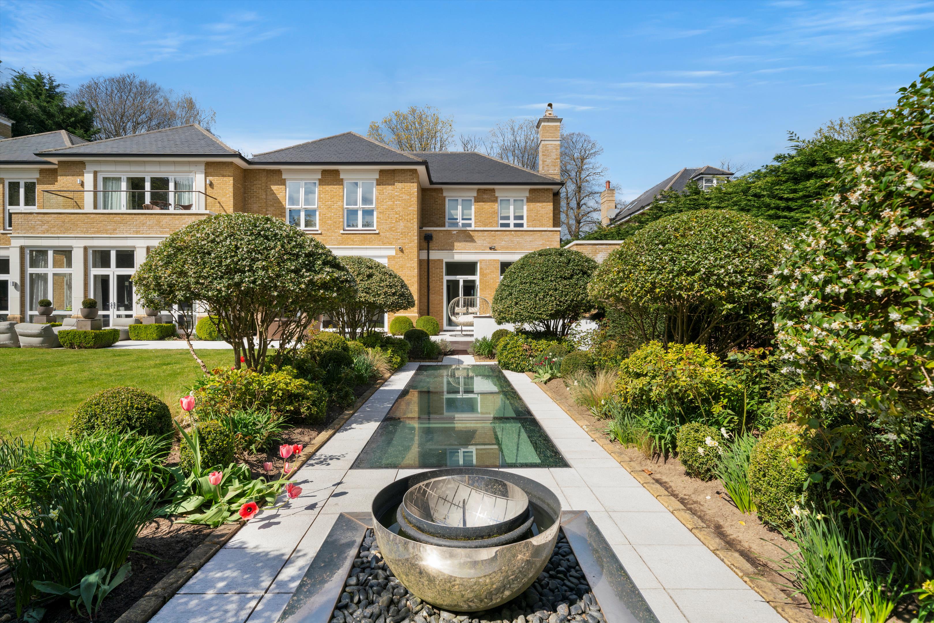 Eaton Park, Cobham, Surrey, KT11