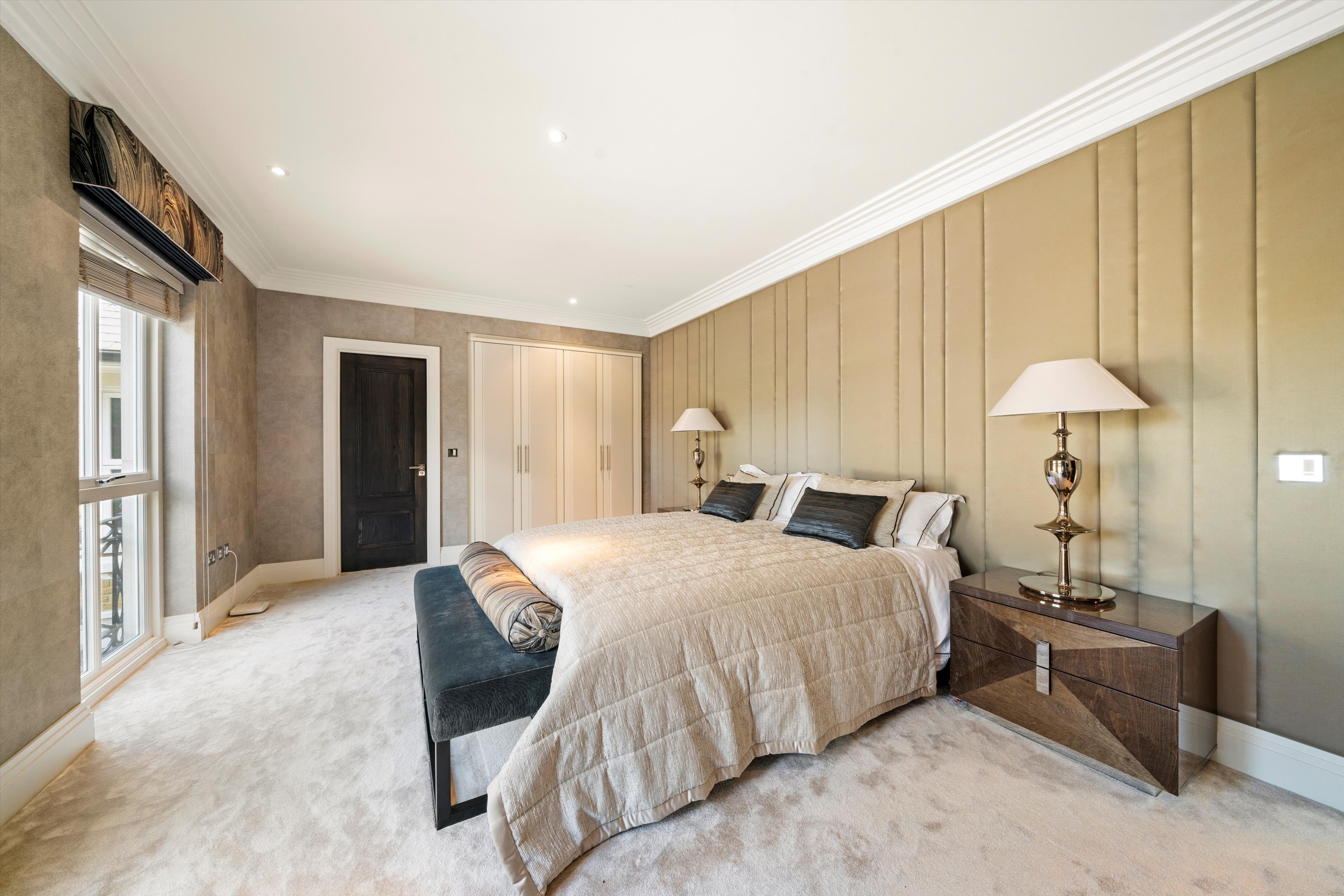 Eaton Park, Cobham, Surrey, KT11
