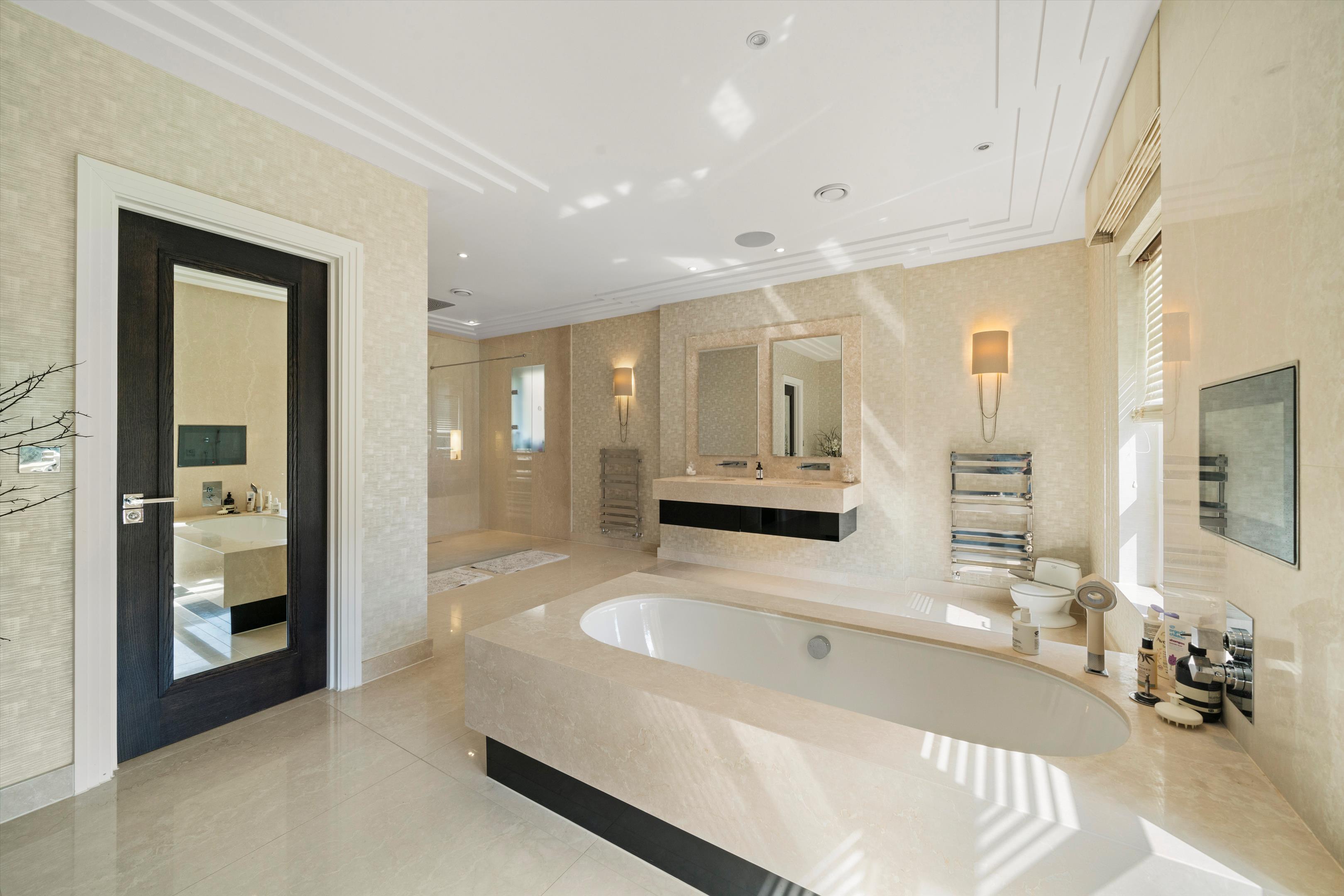 Eaton Park, Cobham, Surrey, KT11