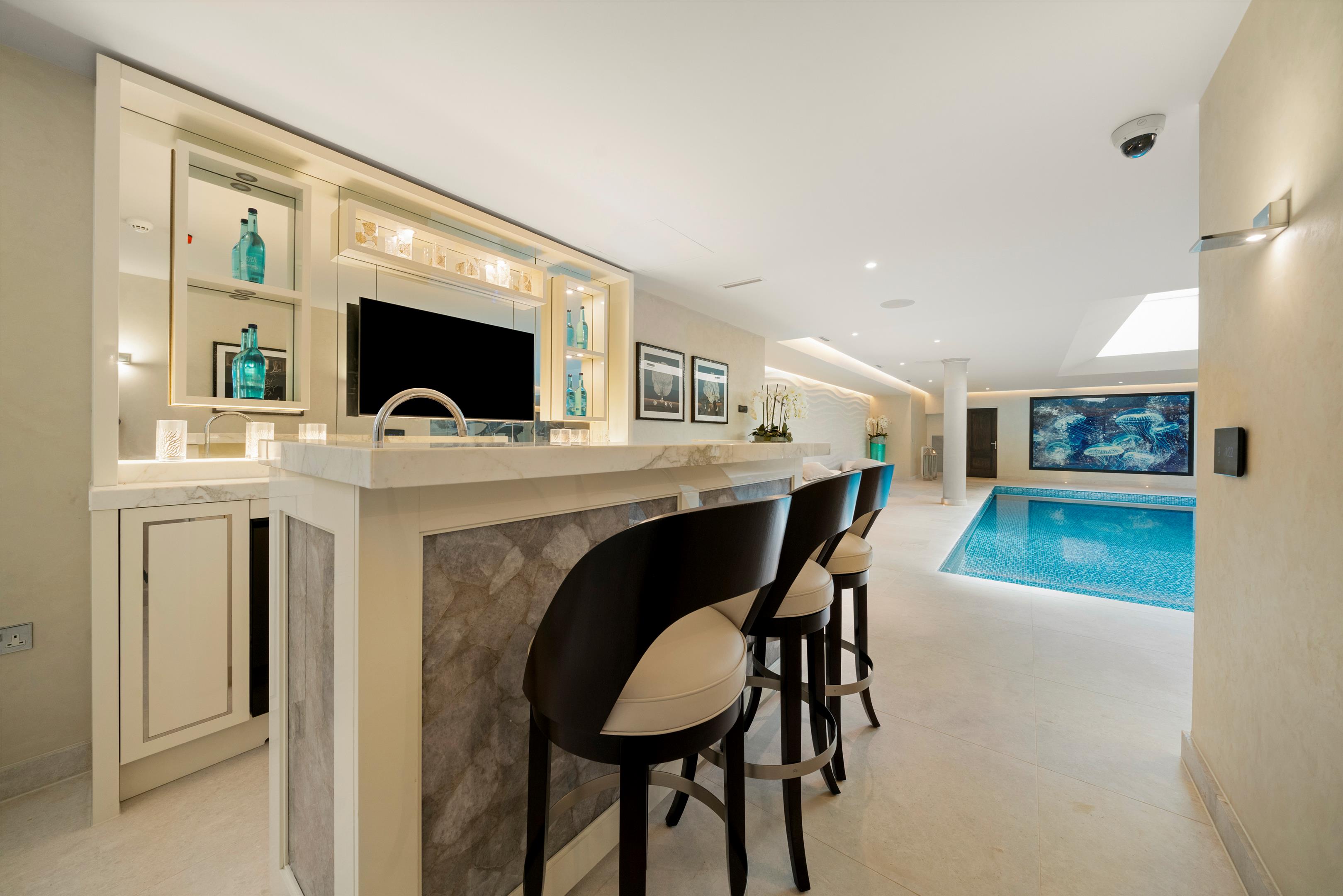 Eaton Park, Cobham, Surrey, KT11