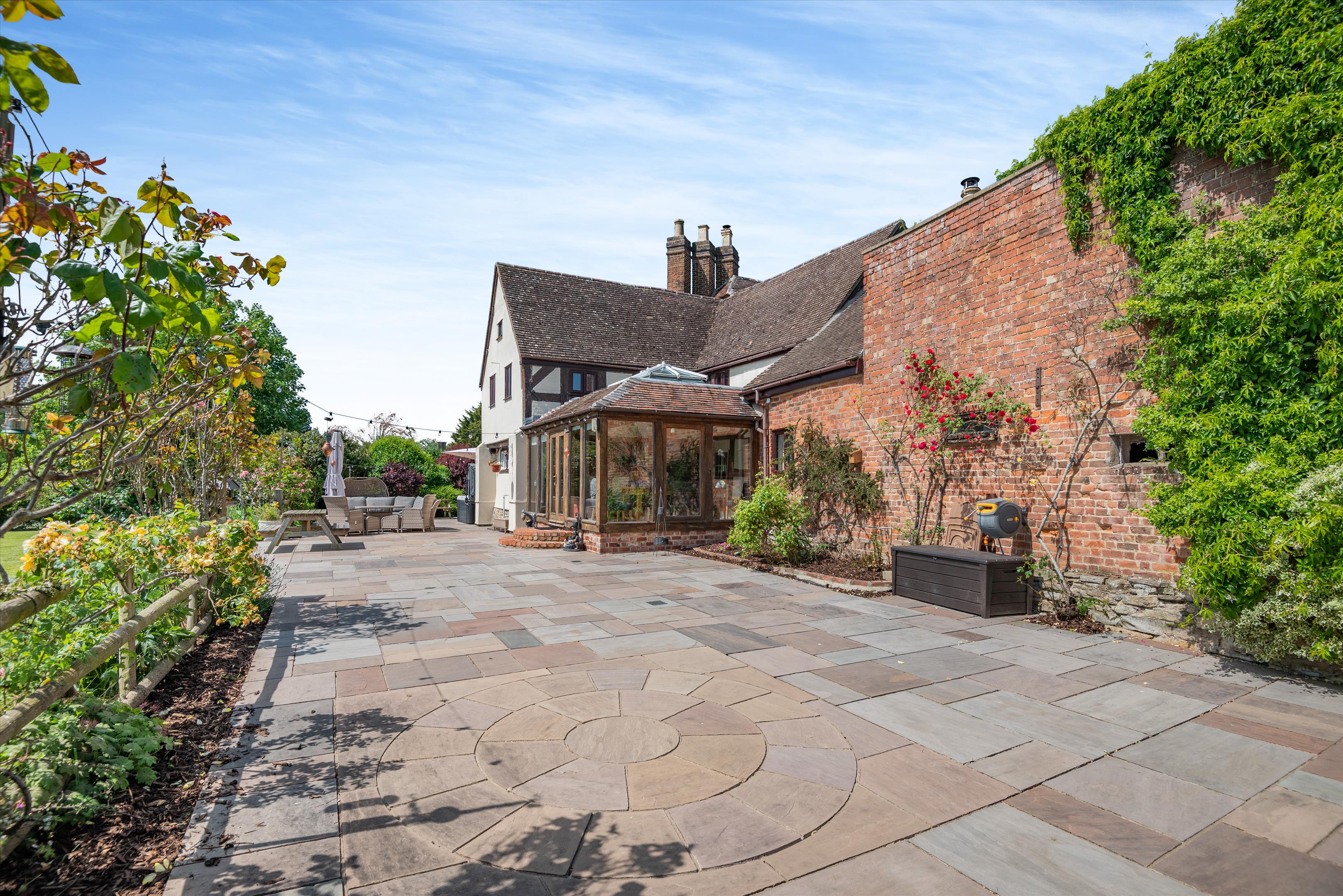 Tewkesbury Road, The Leigh, Gloucester, Gloucestershire, GL19