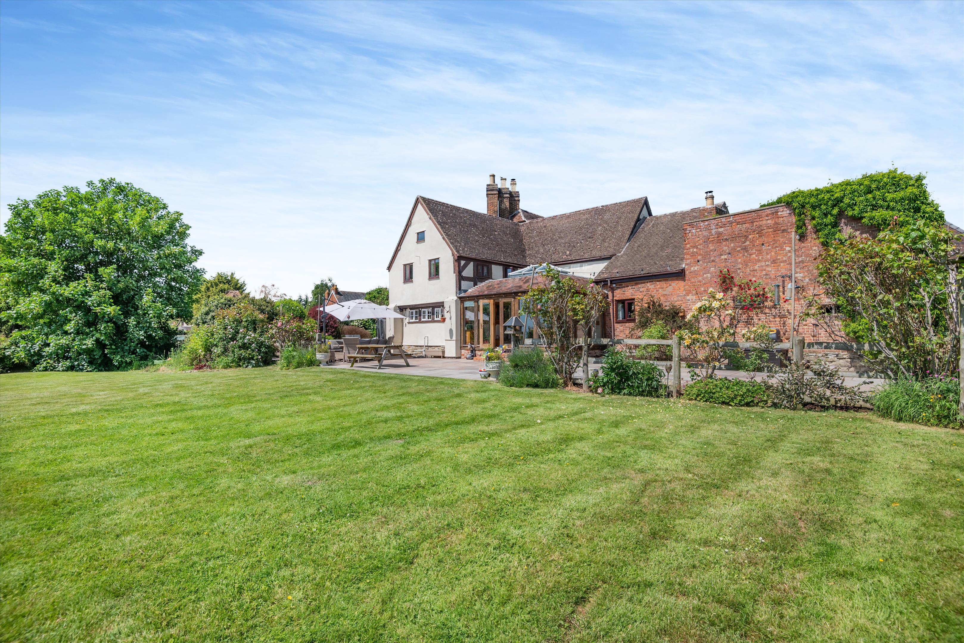 Tewkesbury Road, The Leigh, Gloucester, Gloucestershire, GL19