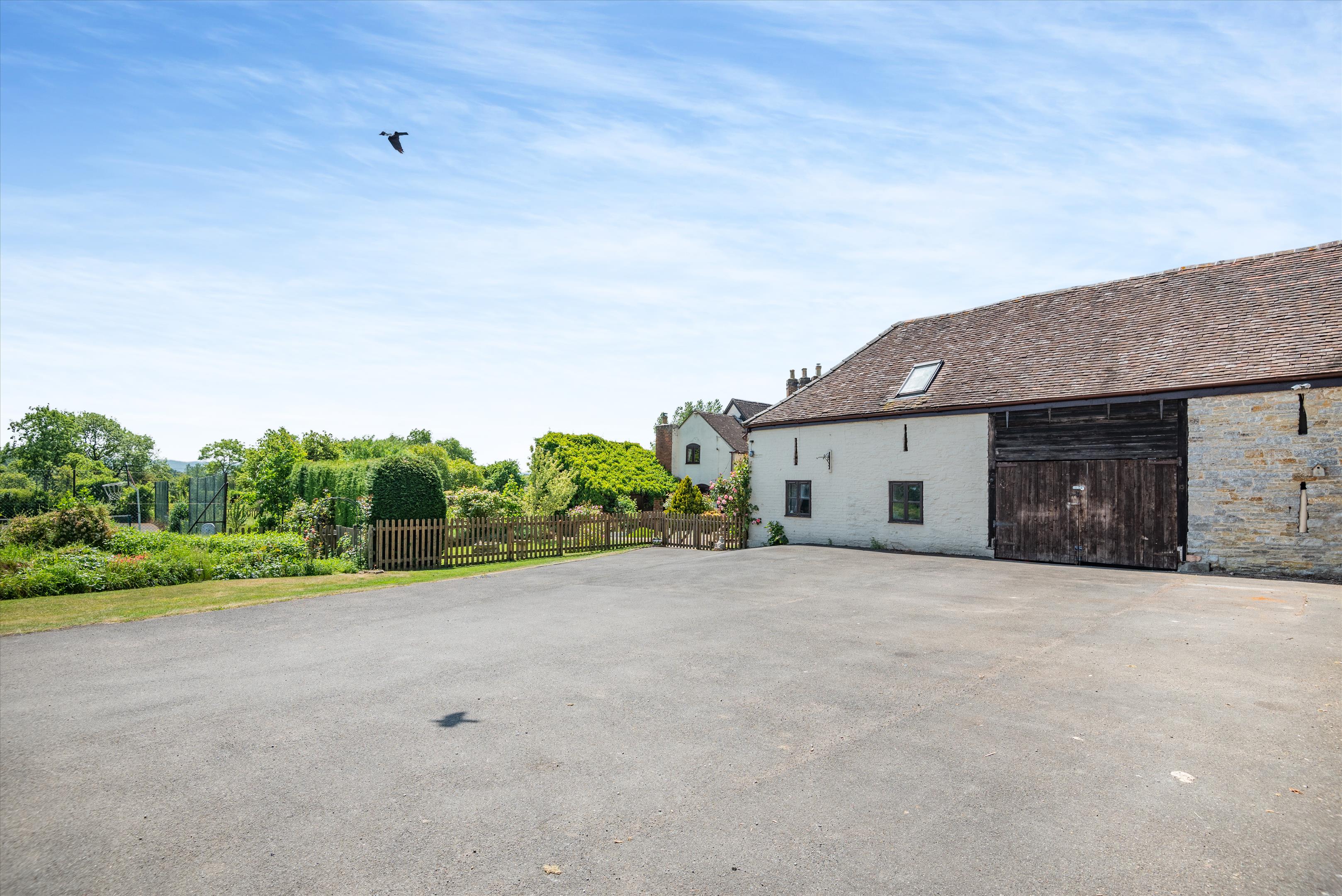 Tewkesbury Road, The Leigh, Gloucester, Gloucestershire, GL19