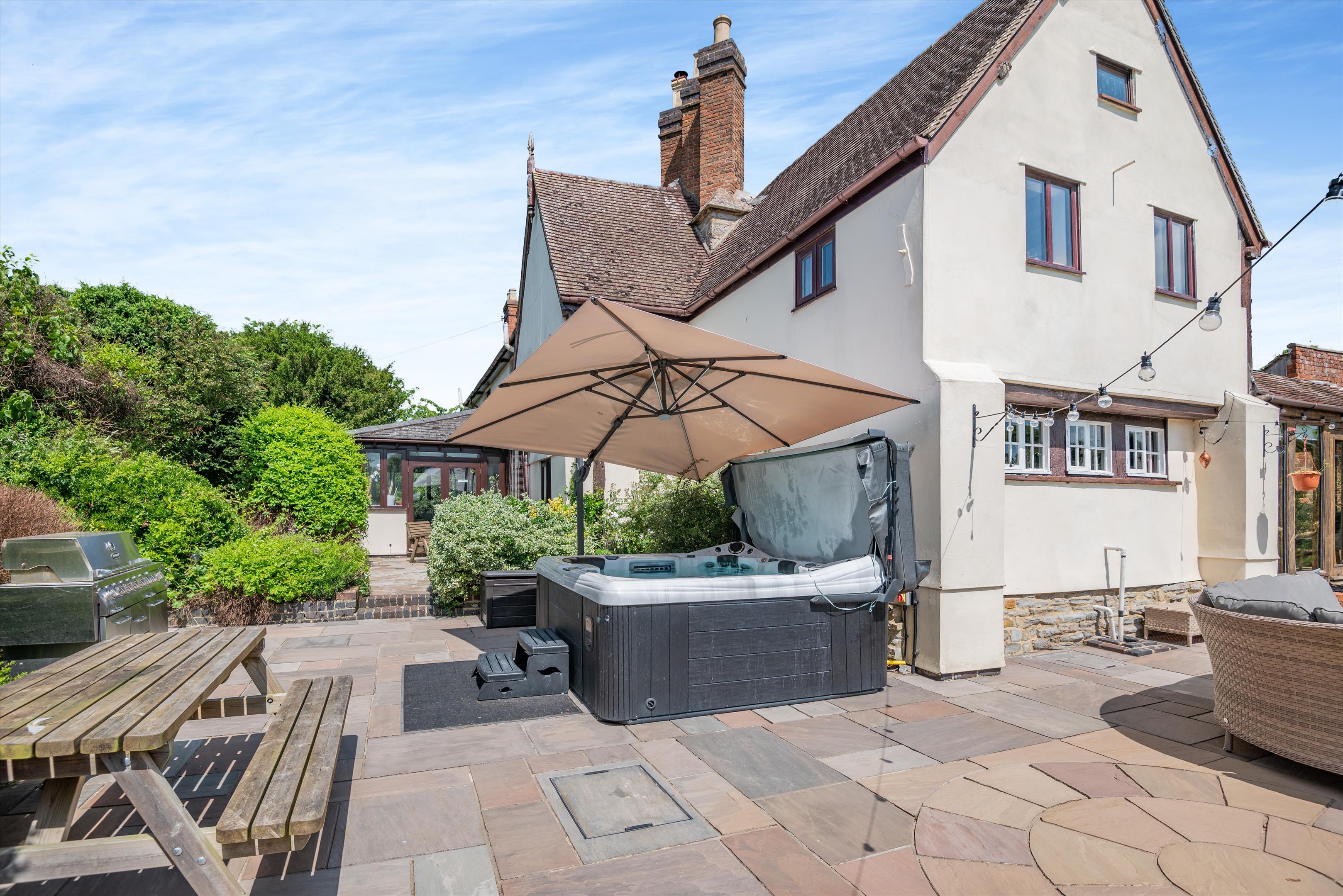 Tewkesbury Road, The Leigh, Gloucester, Gloucestershire, GL19