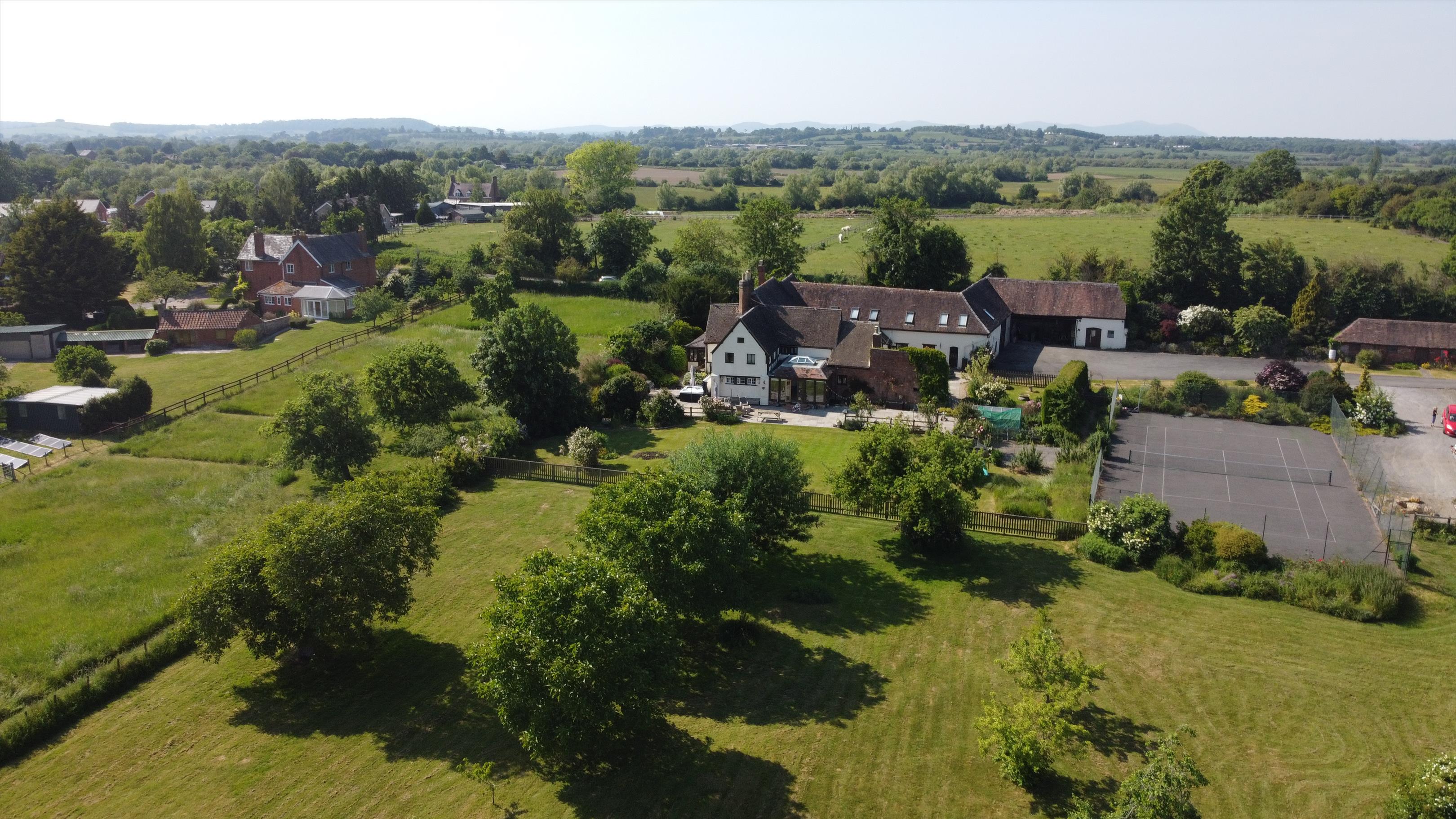 Tewkesbury Road, The Leigh, Gloucester, Gloucestershire, GL19