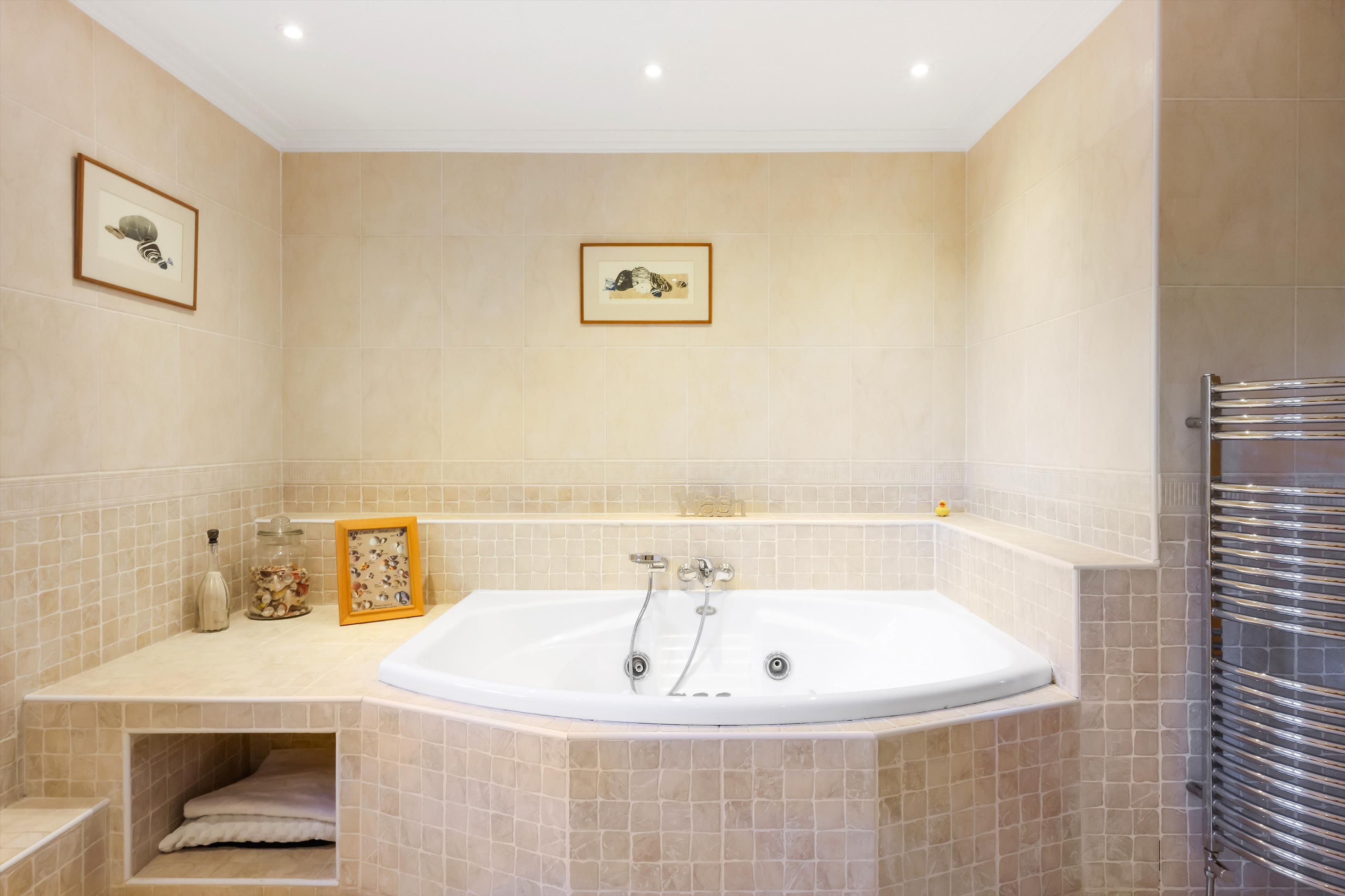 Ashley Road, Charlton Kings, Cheltenham, Gloucestershire GL52