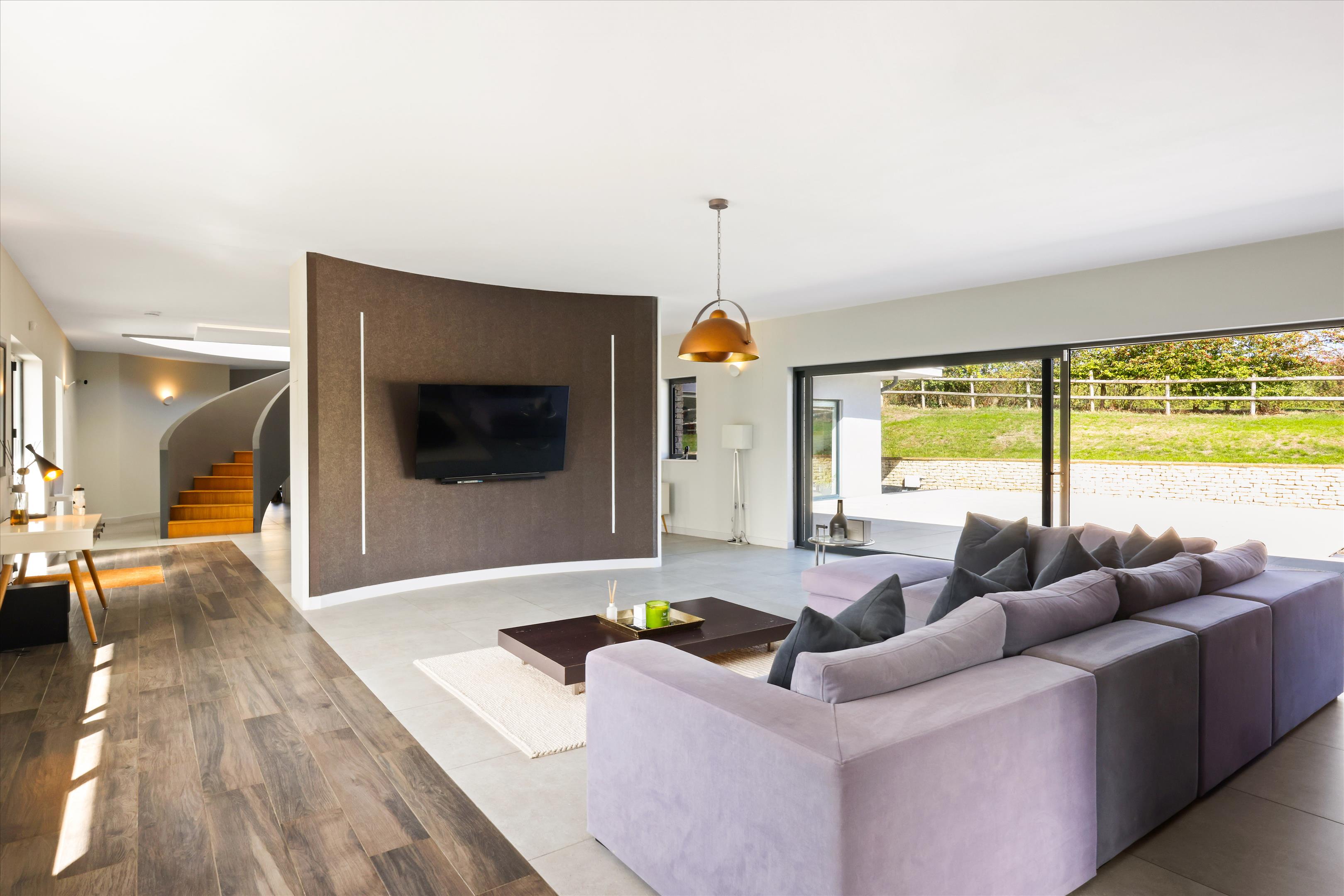 Hyde Lane, Cheltenham, Gloucestershire, GL51