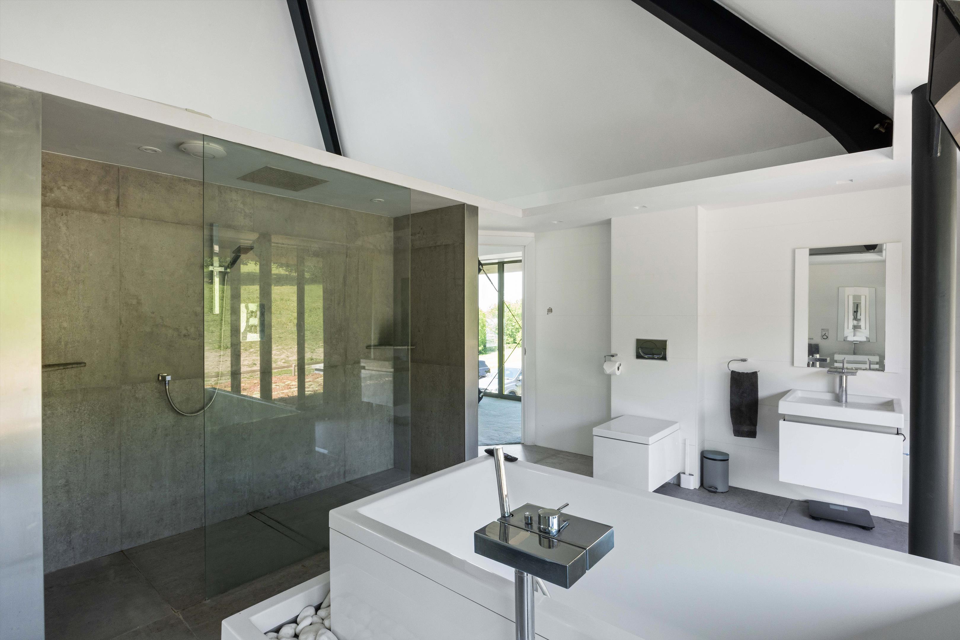 Cleeve Hill Road, Cheltenham, Gloucestershire GL52