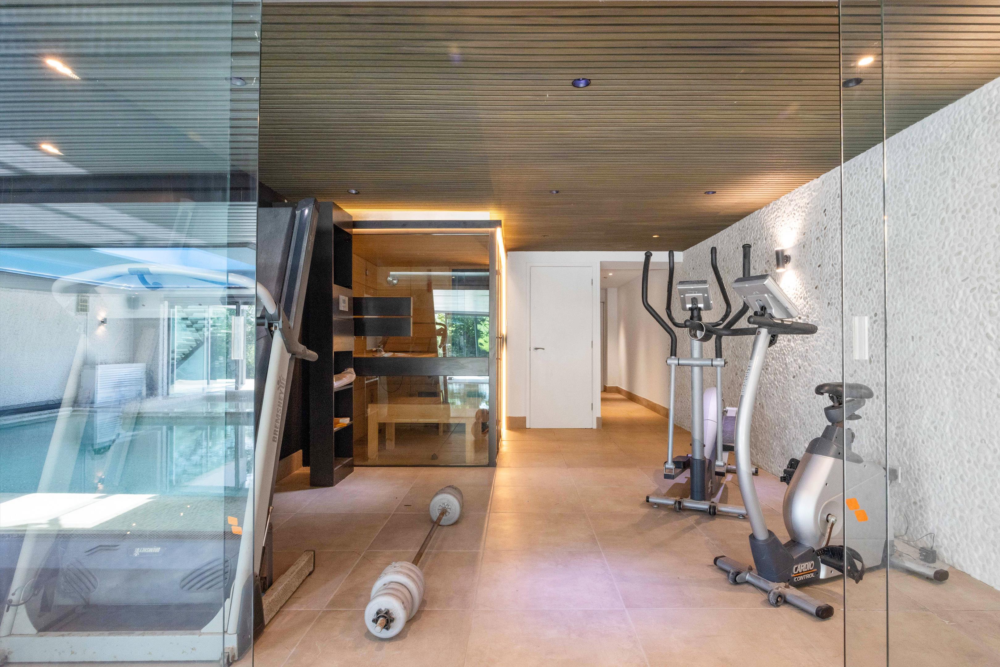 Cleeve Hill Road, Cheltenham, Gloucestershire GL52
