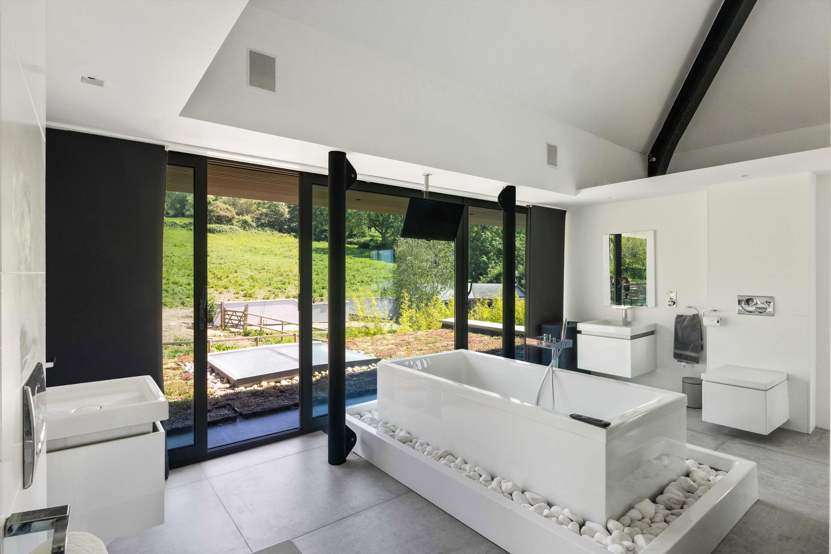 Cleeve Hill Road, Cheltenham, Gloucestershire GL52