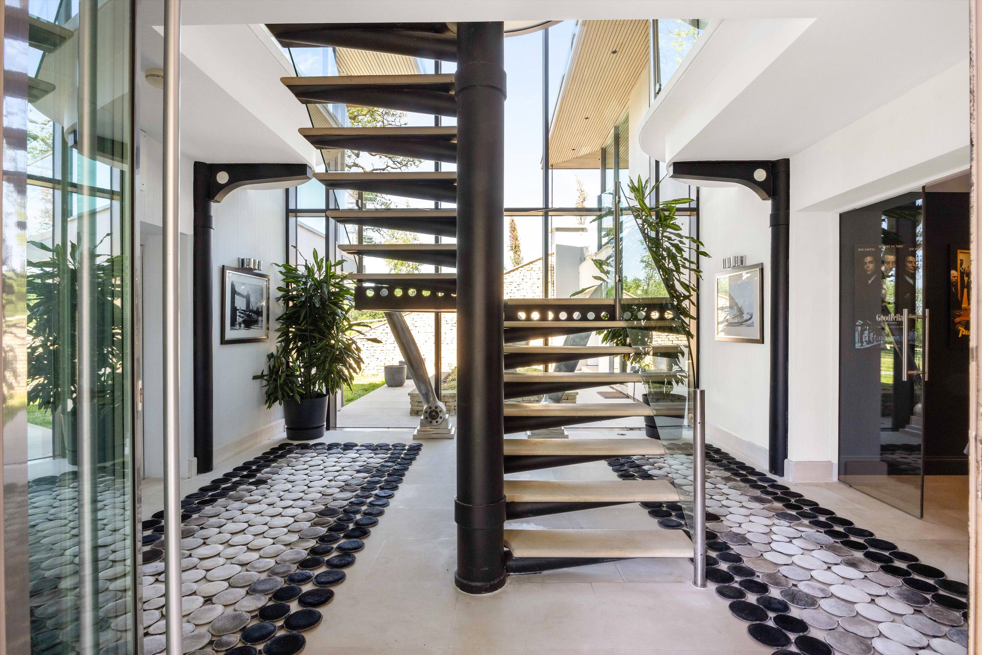 Cleeve Hill Road, Cheltenham, Gloucestershire GL52