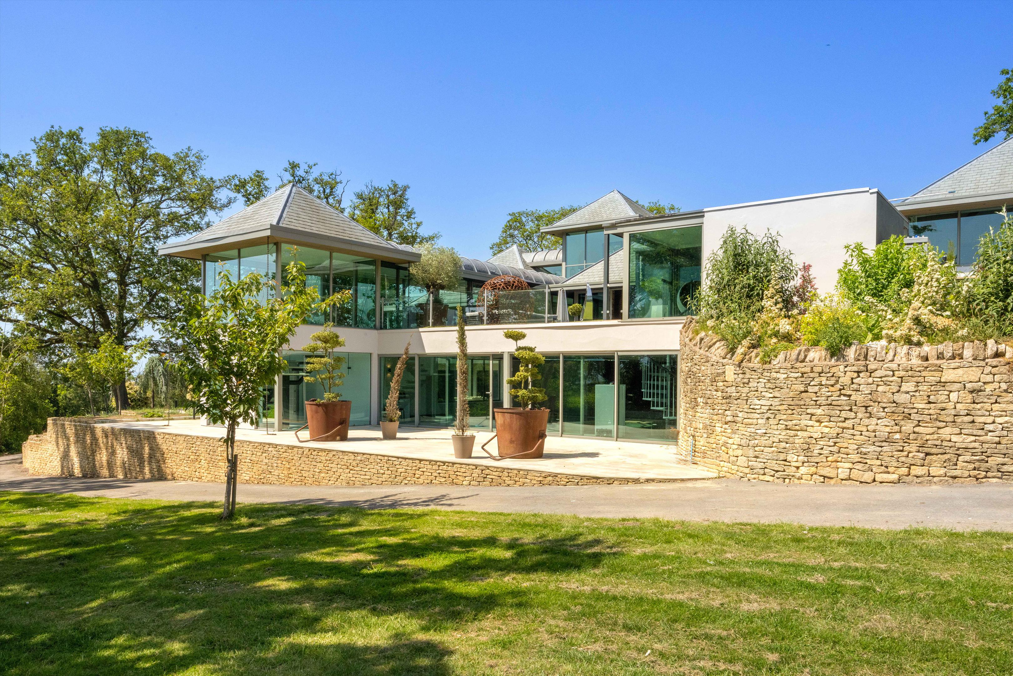 Cleeve Hill Road, Cheltenham, Gloucestershire GL52