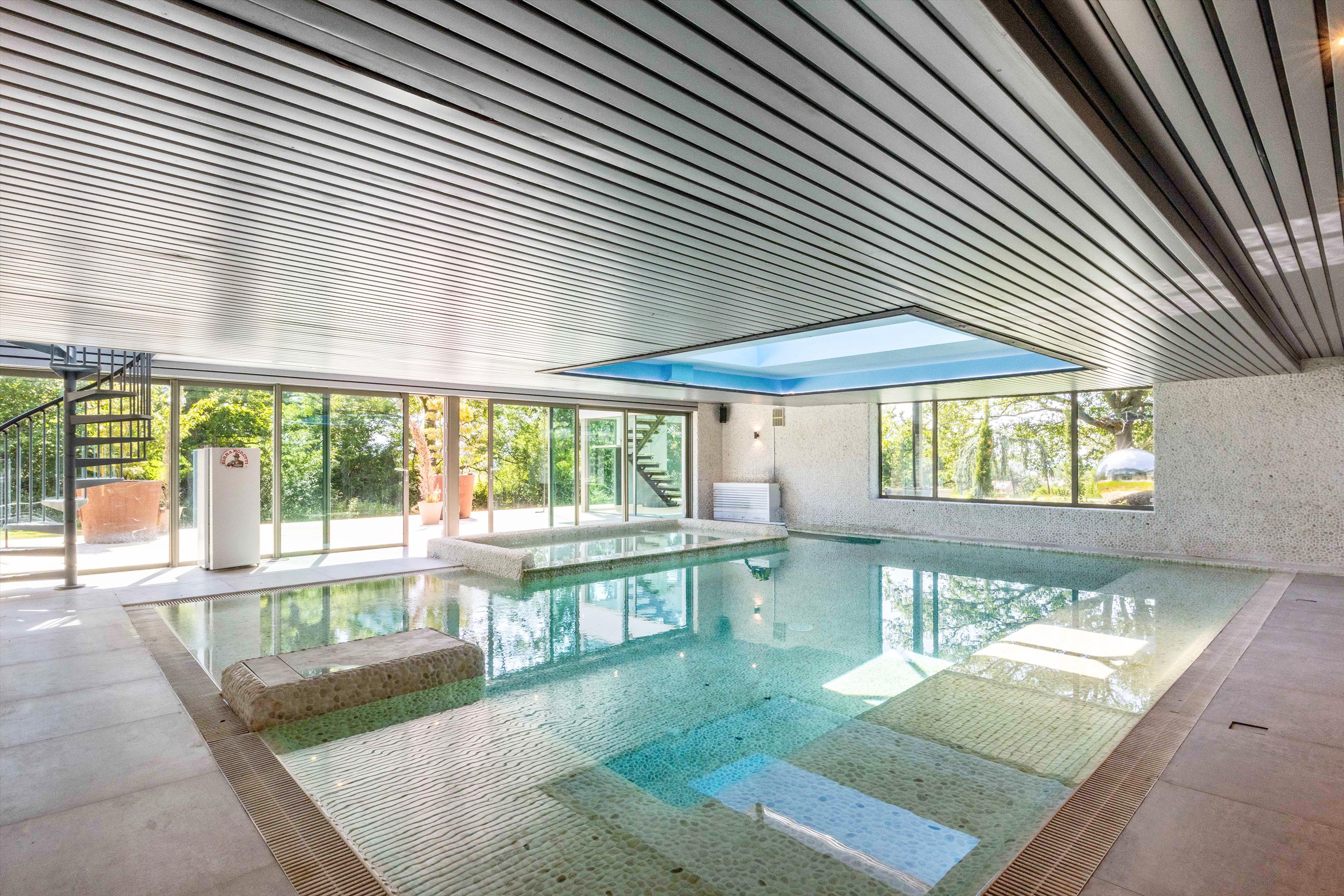 Cleeve Hill Road, Cheltenham, Gloucestershire GL52