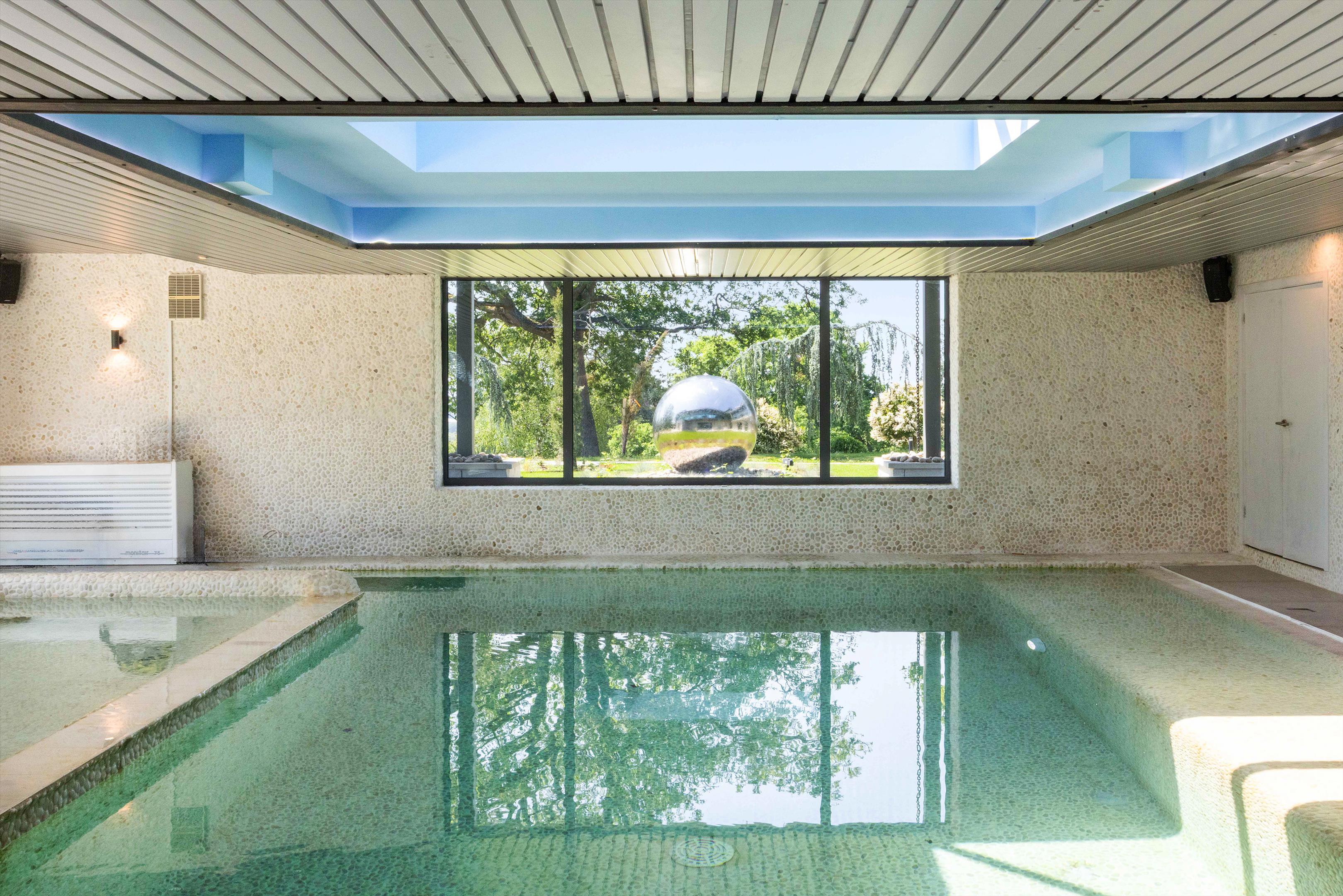 Cleeve Hill Road, Cheltenham, Gloucestershire GL52