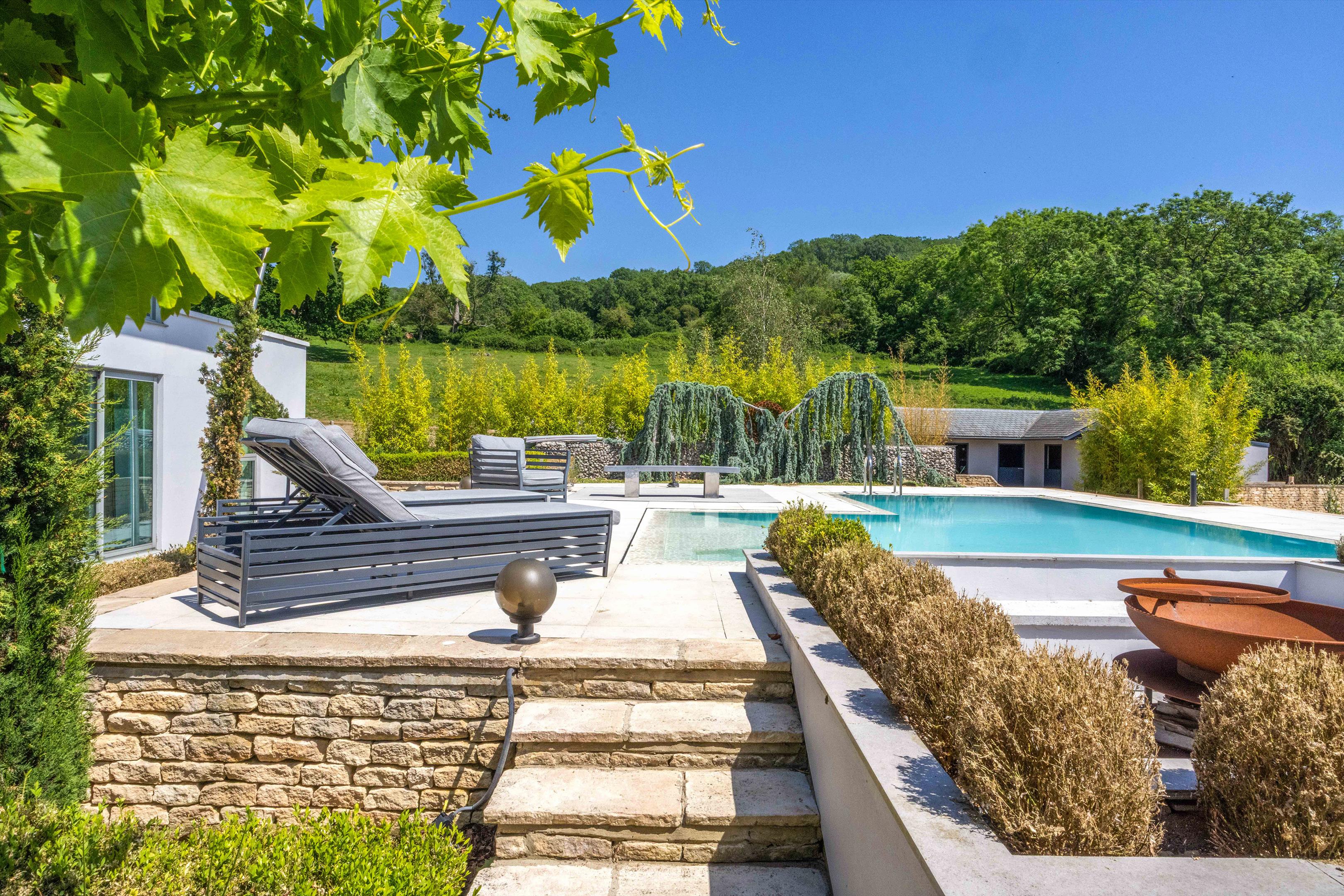 Cleeve Hill Road, Cheltenham, Gloucestershire GL52