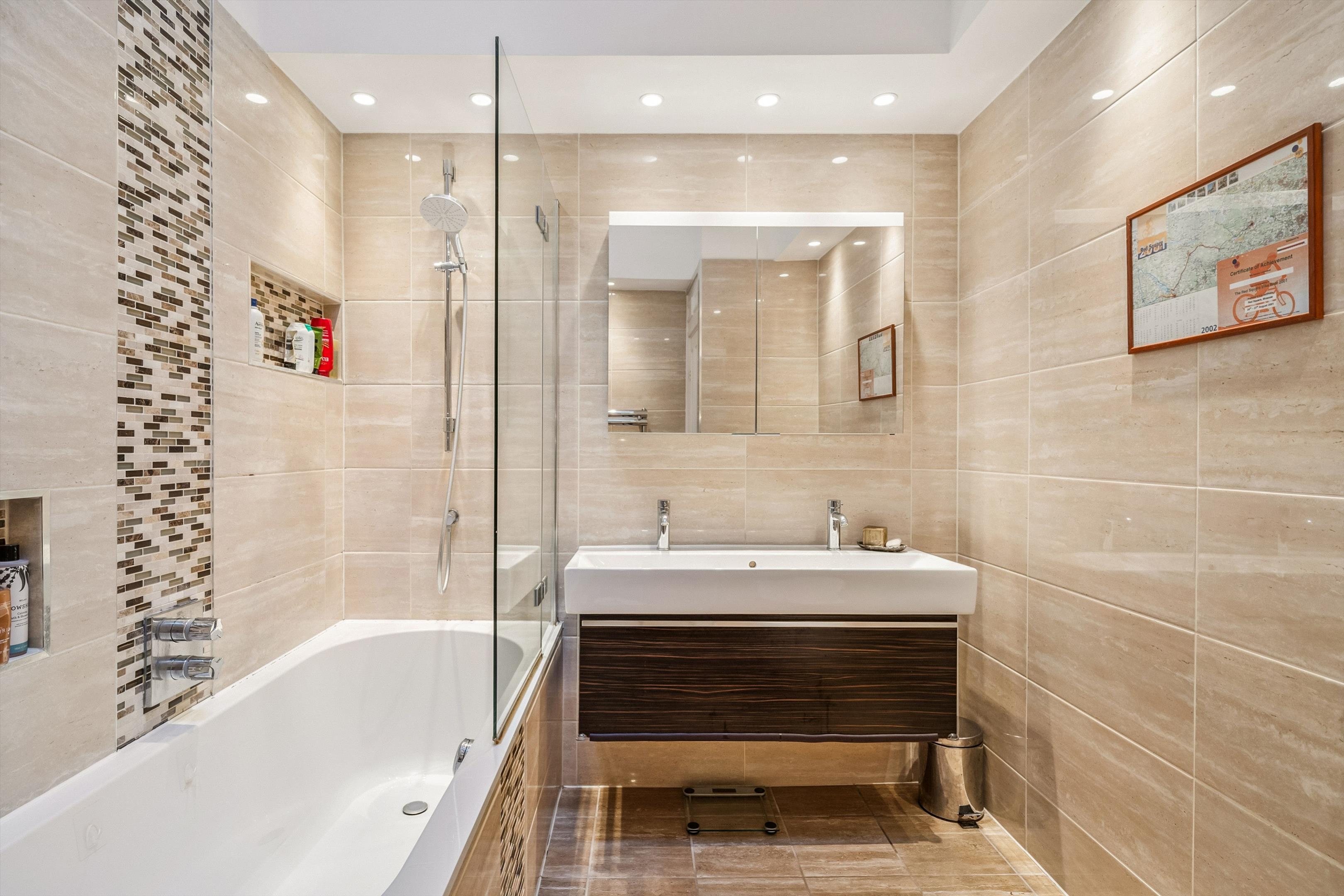 Dove Mews, London, SW5