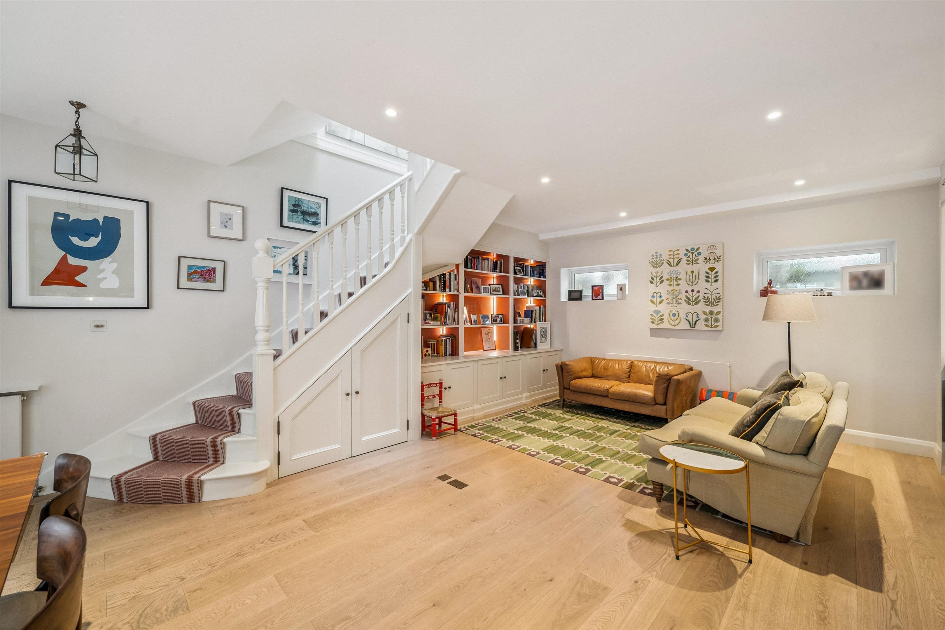 Dove Mews, London, SW5