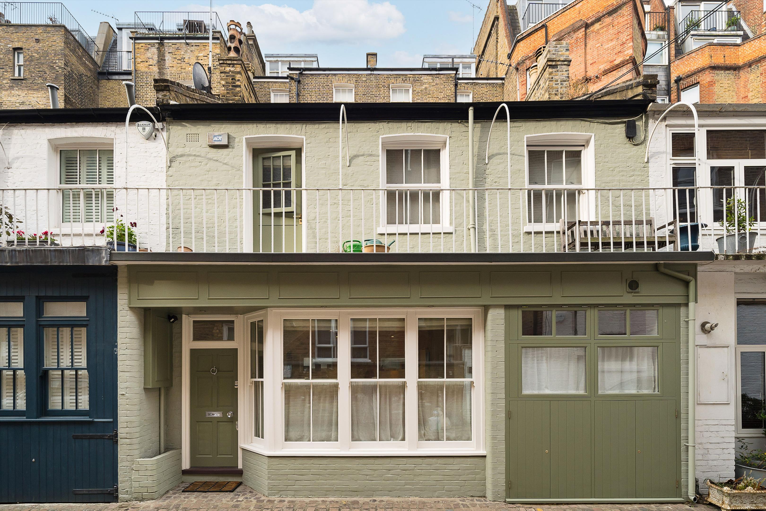 Dove Mews, London, SW5