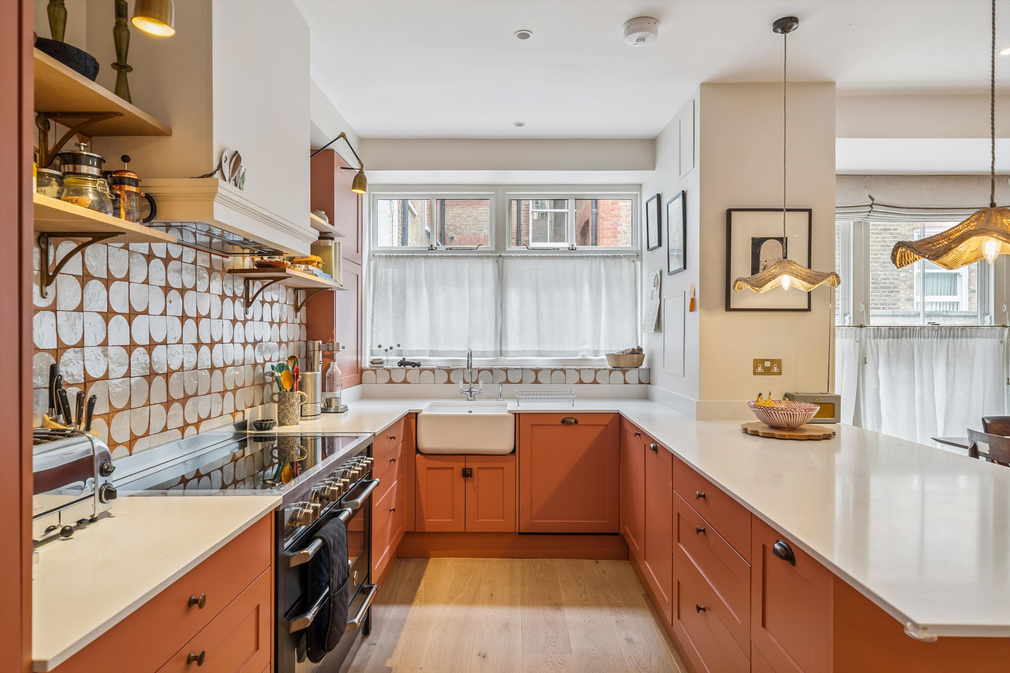 Dove Mews, London, SW5