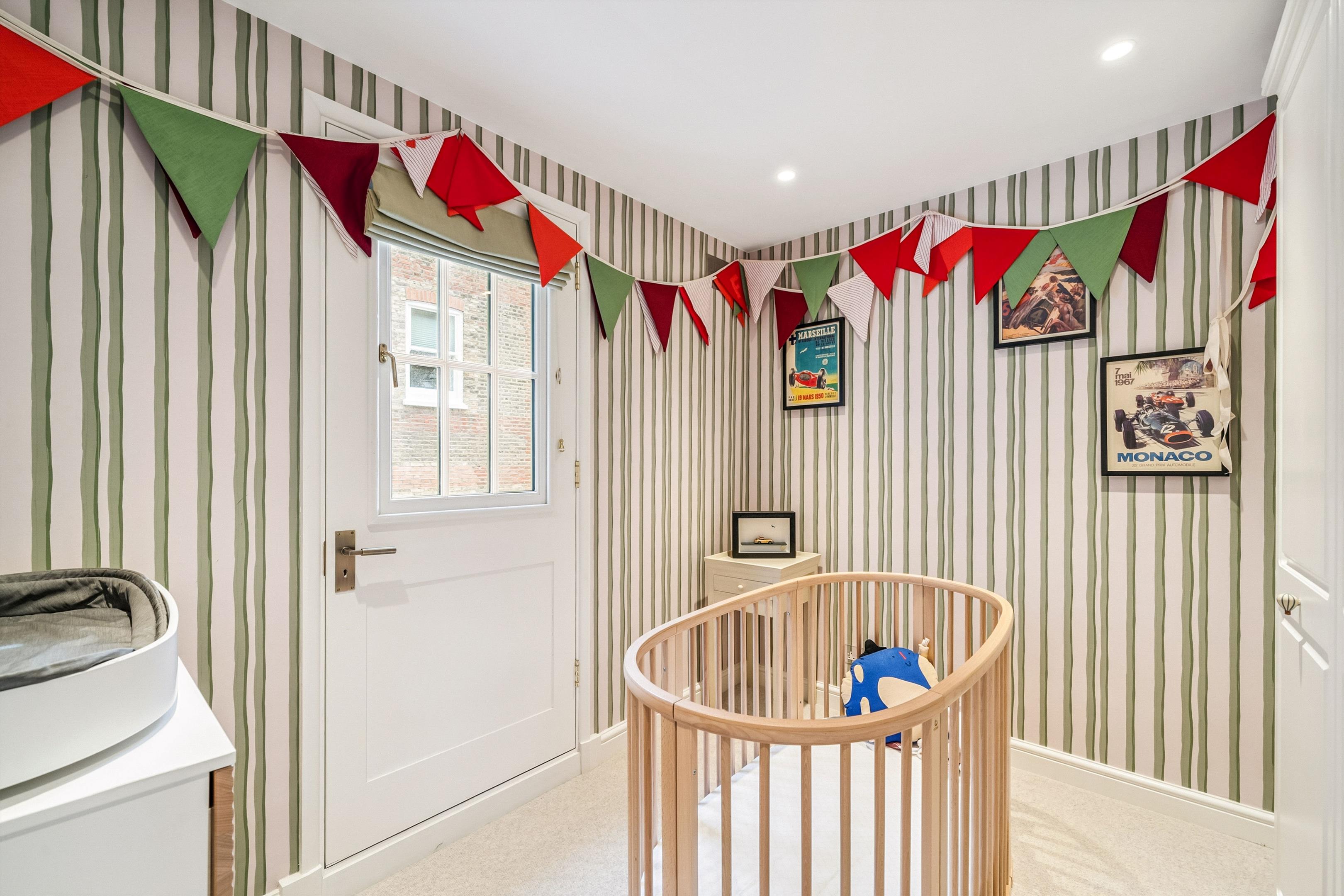 Dove Mews, London, SW5