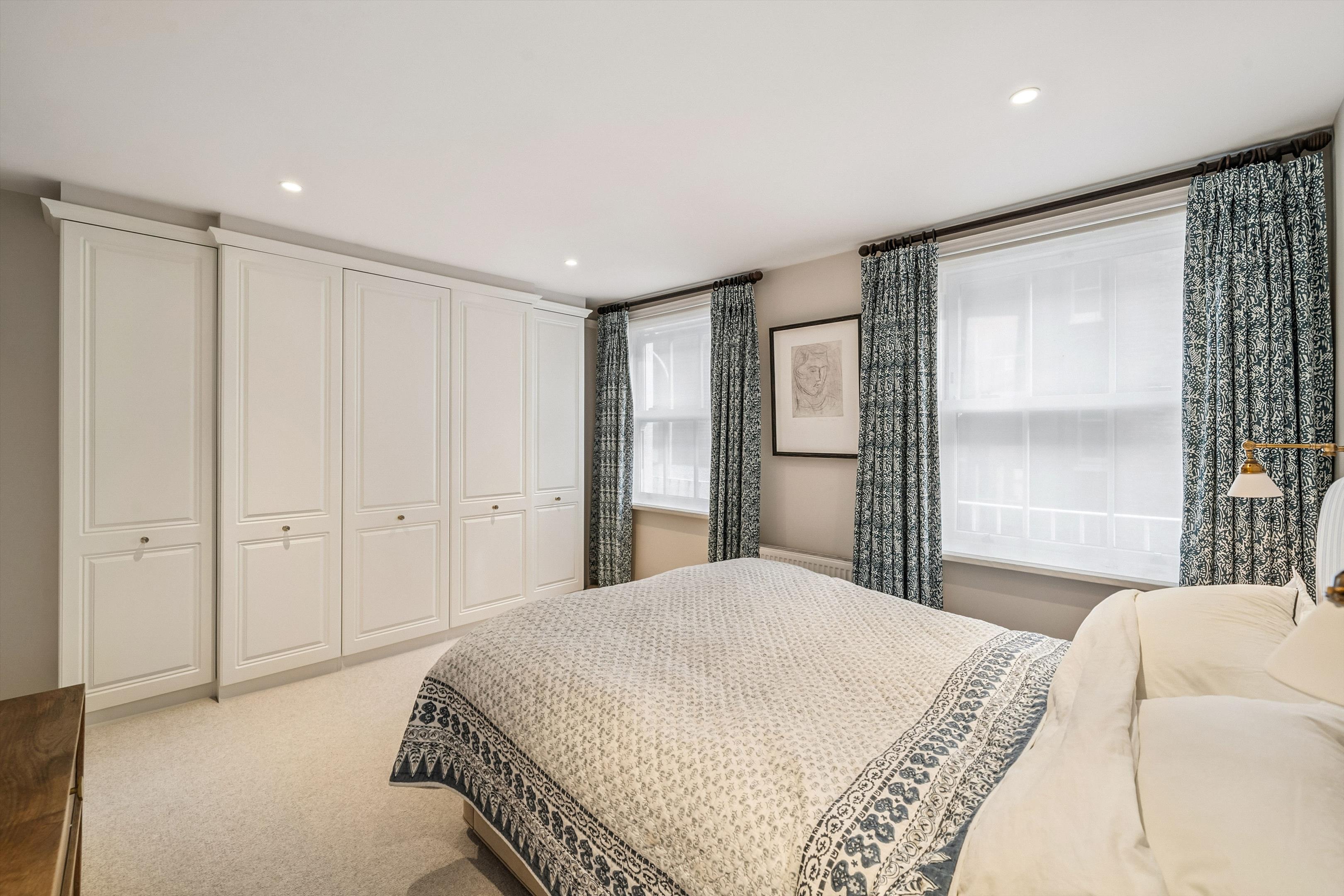 Dove Mews, London, SW5