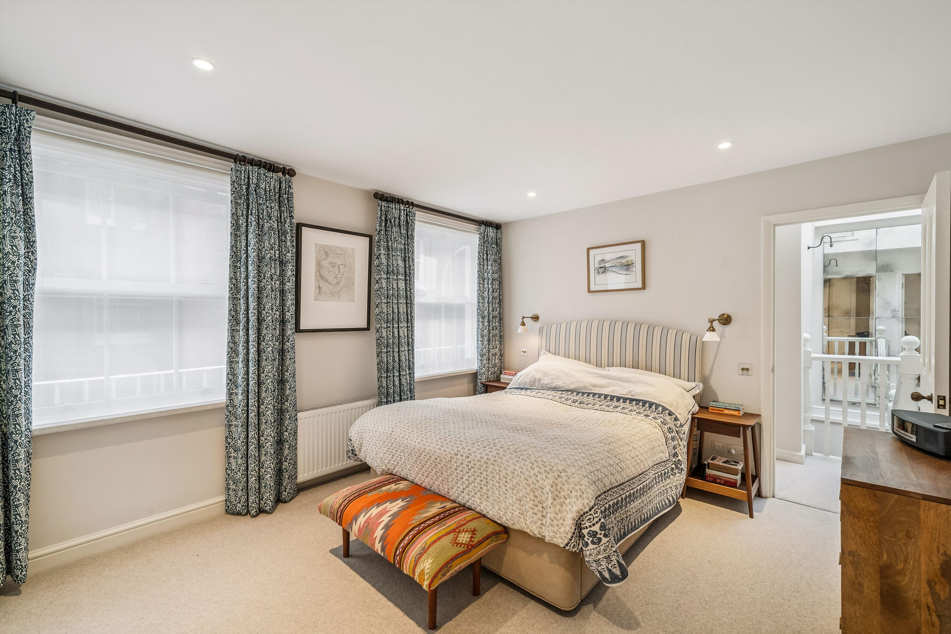 Dove Mews, London, SW5