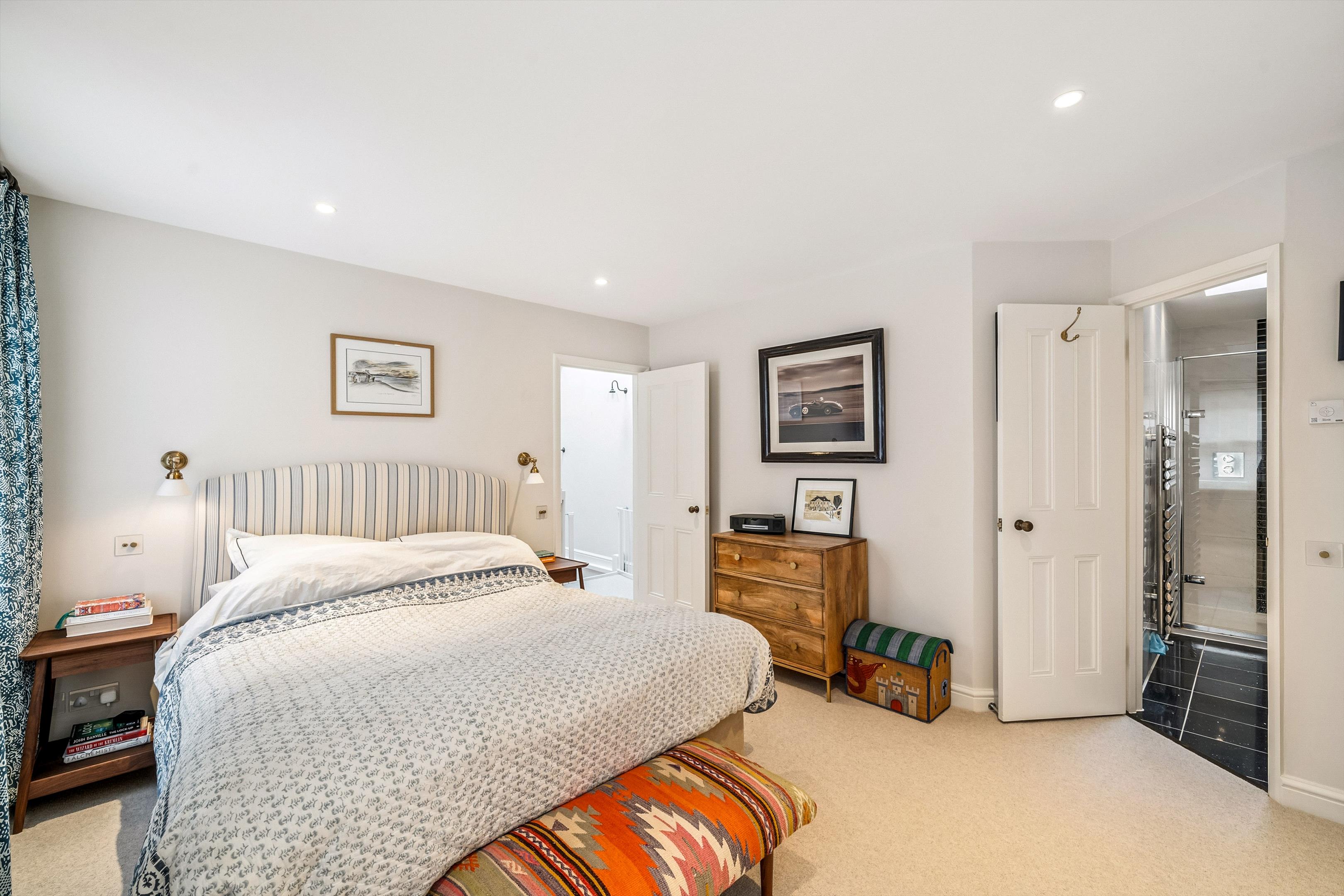 Dove Mews, London, SW5