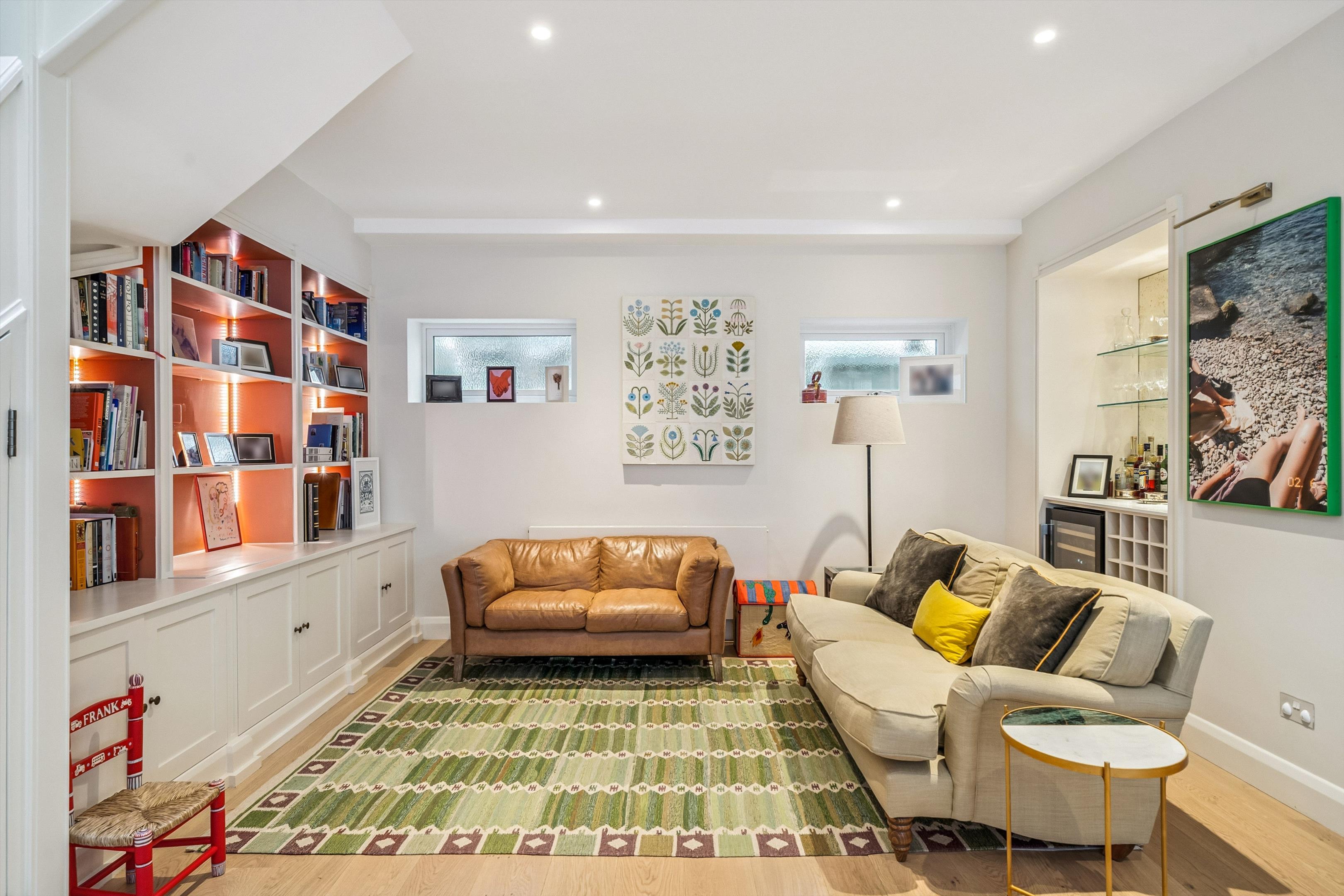 Dove Mews, London, SW5