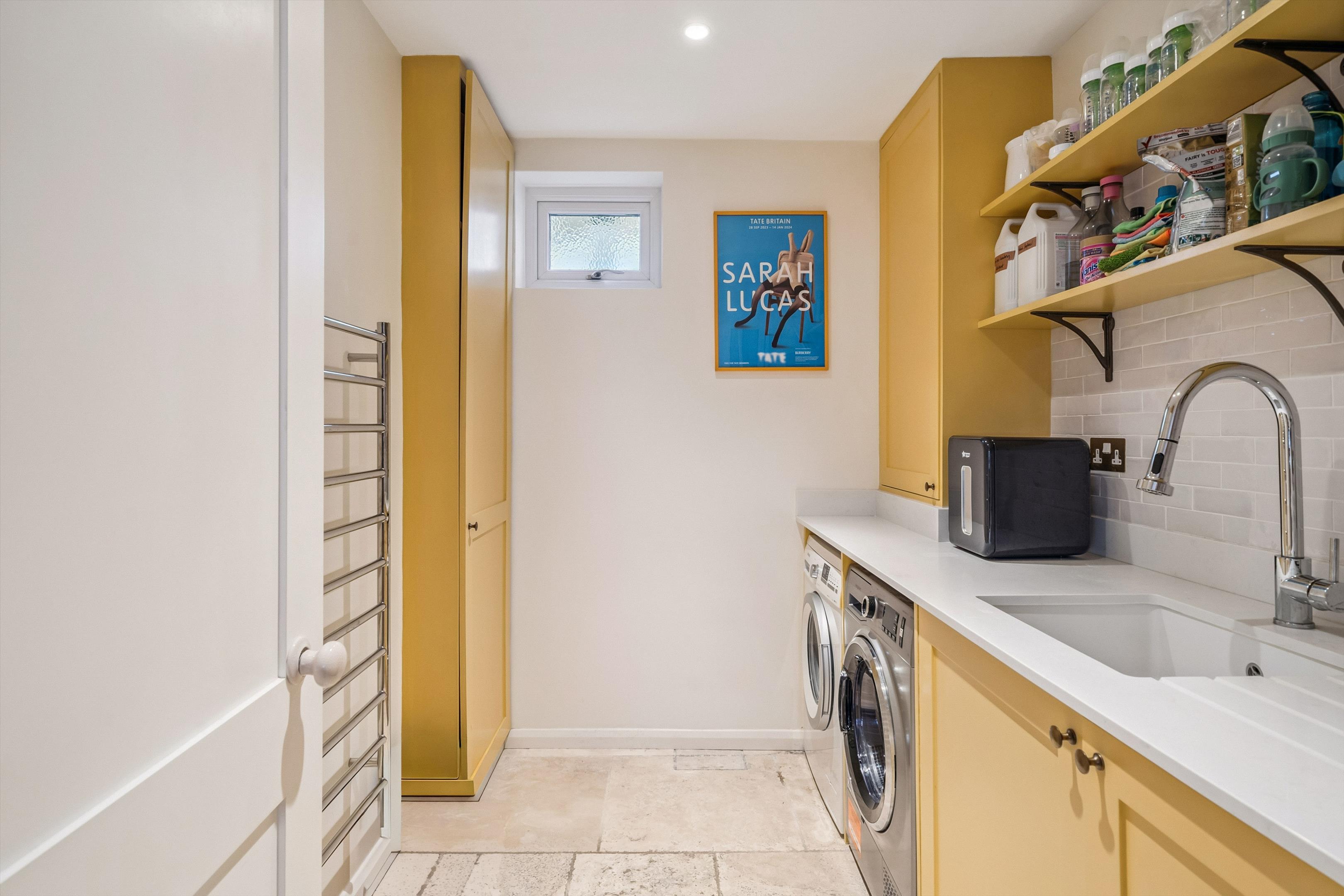 Dove Mews, London, SW5