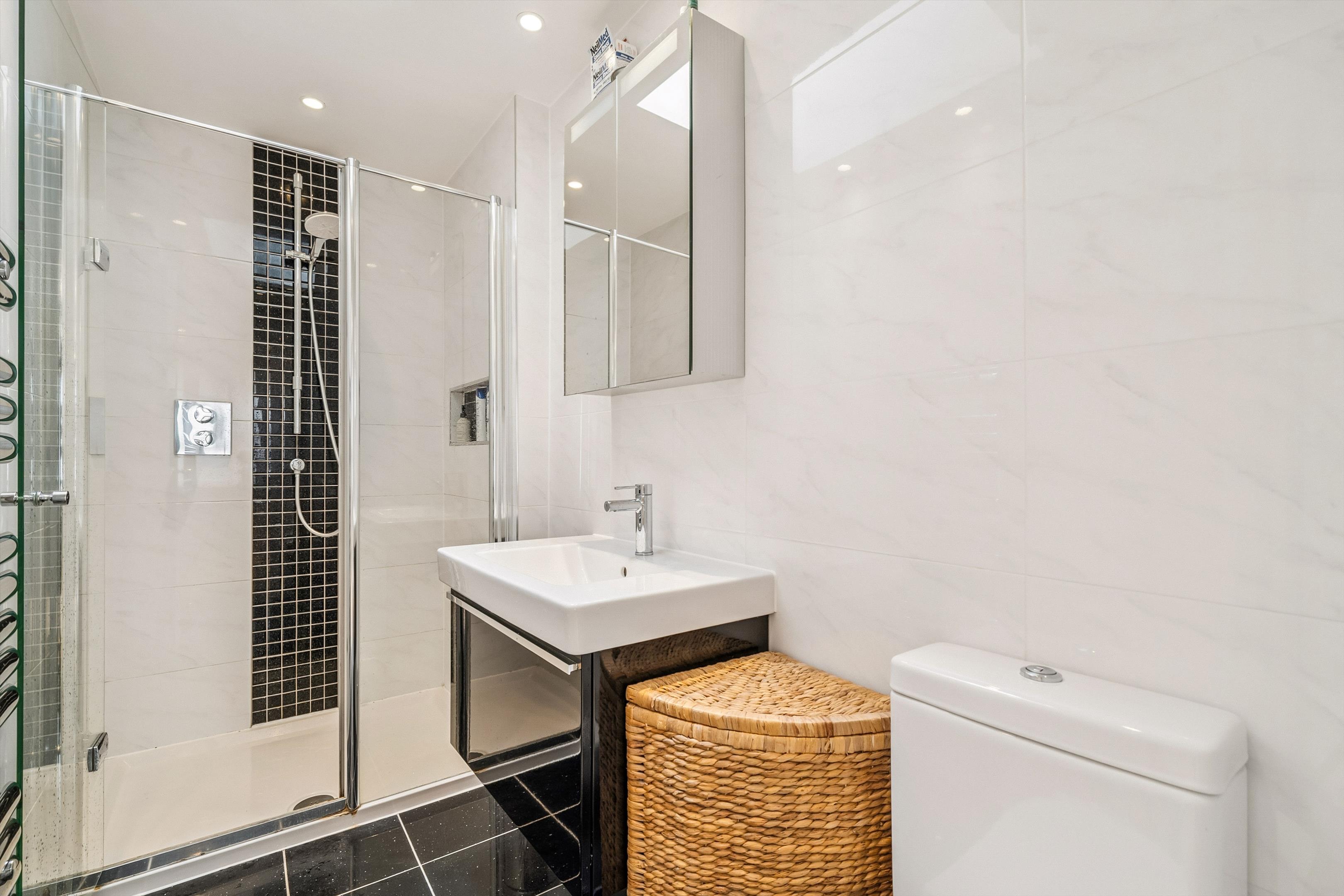 Dove Mews, London, SW5