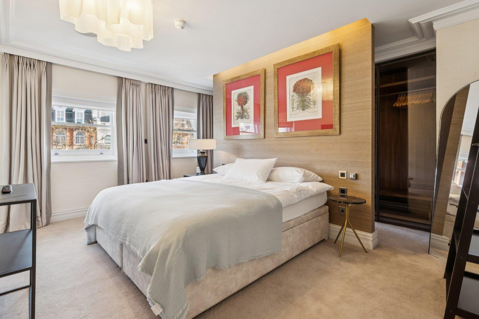 Queen's Gate, South Kensington, London SW7