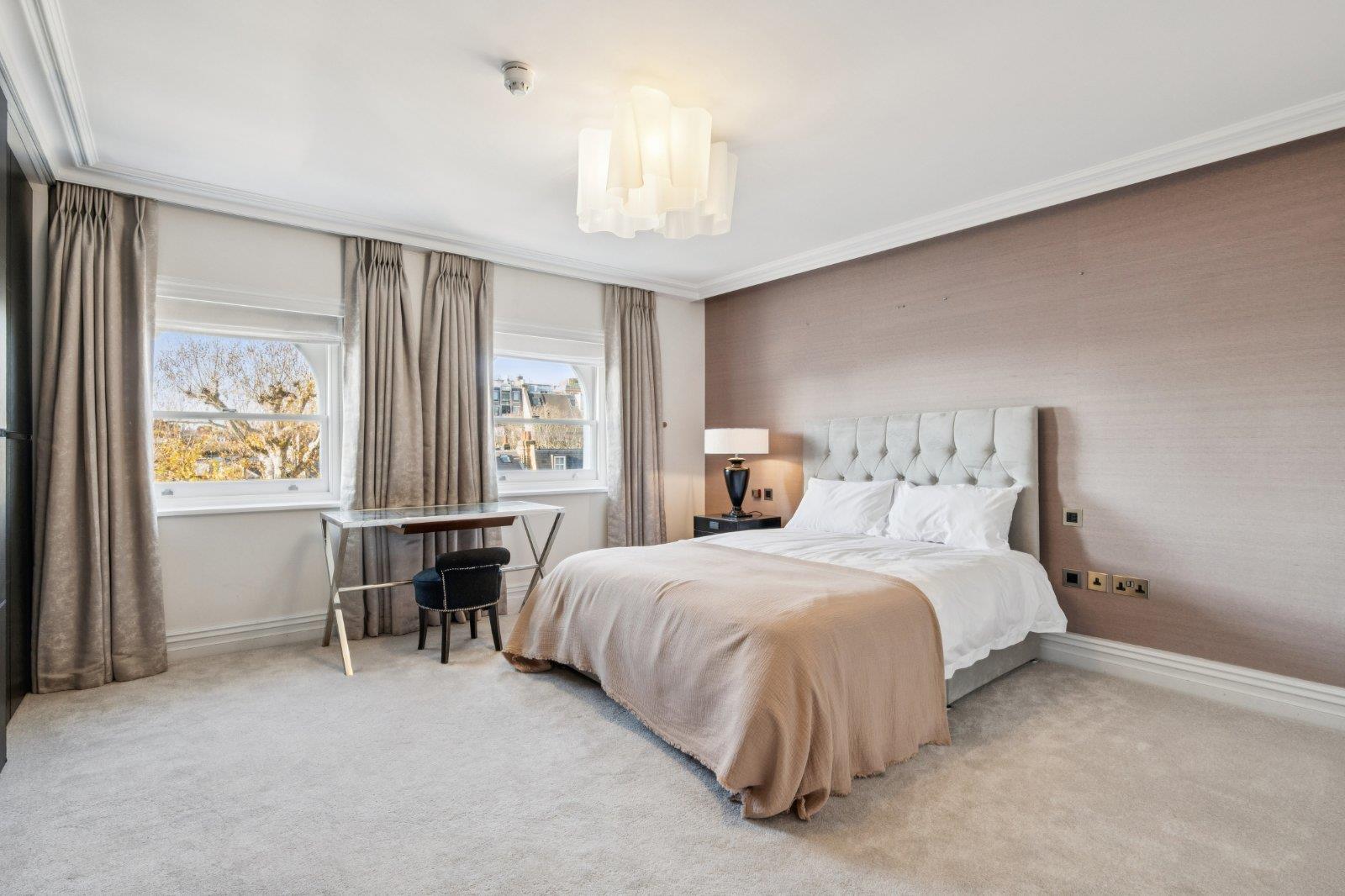 Queen's Gate, South Kensington, London SW7