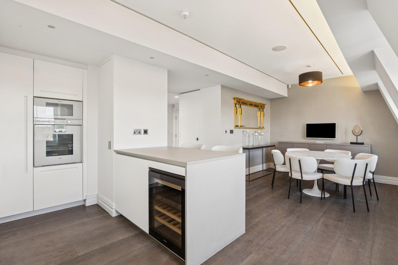 Queen's Gate, South Kensington, London SW7