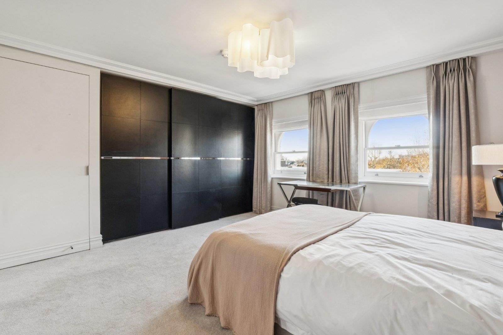 Queen's Gate, South Kensington, London SW7