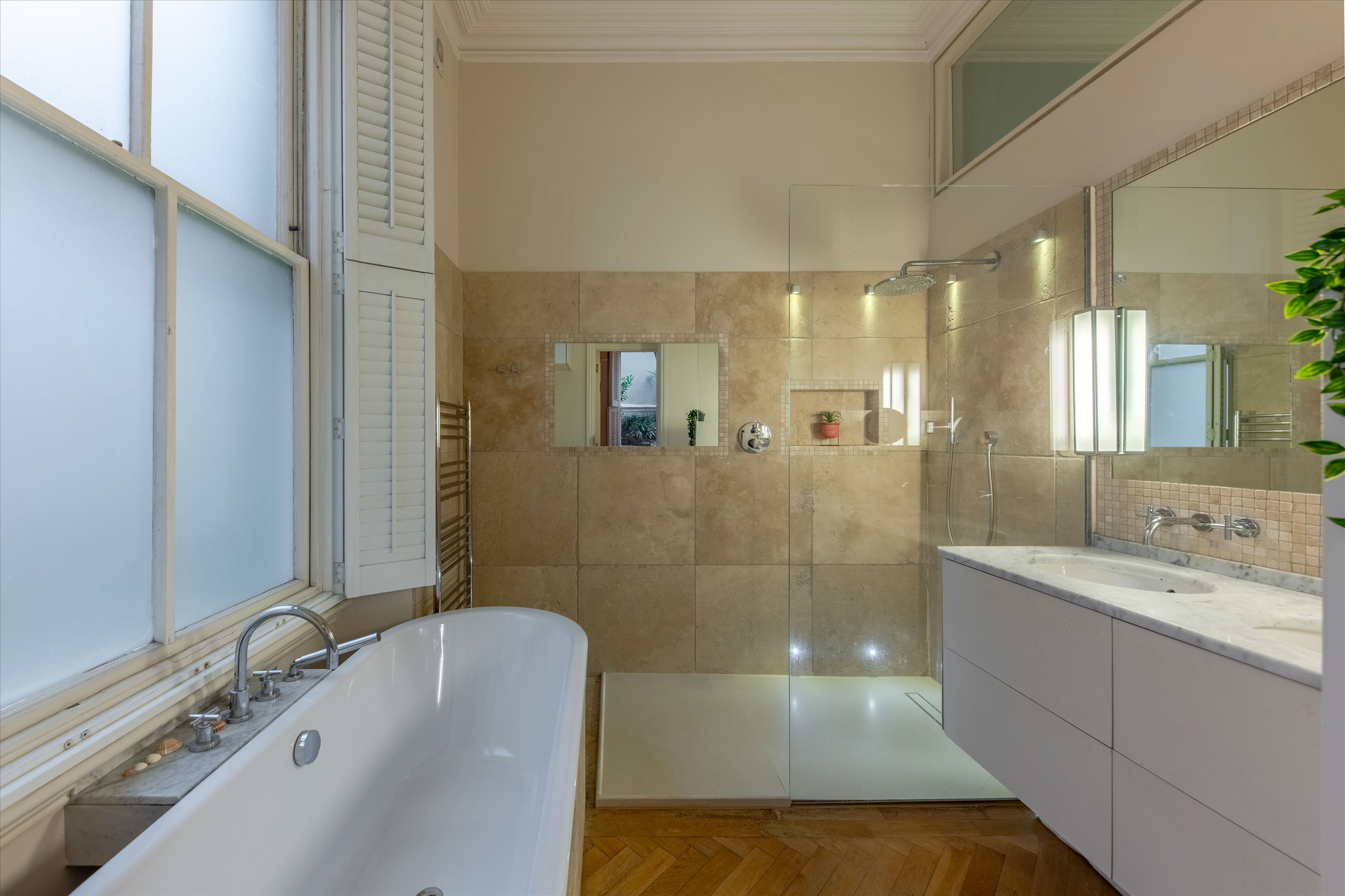 Barkston Gardens, London SW5