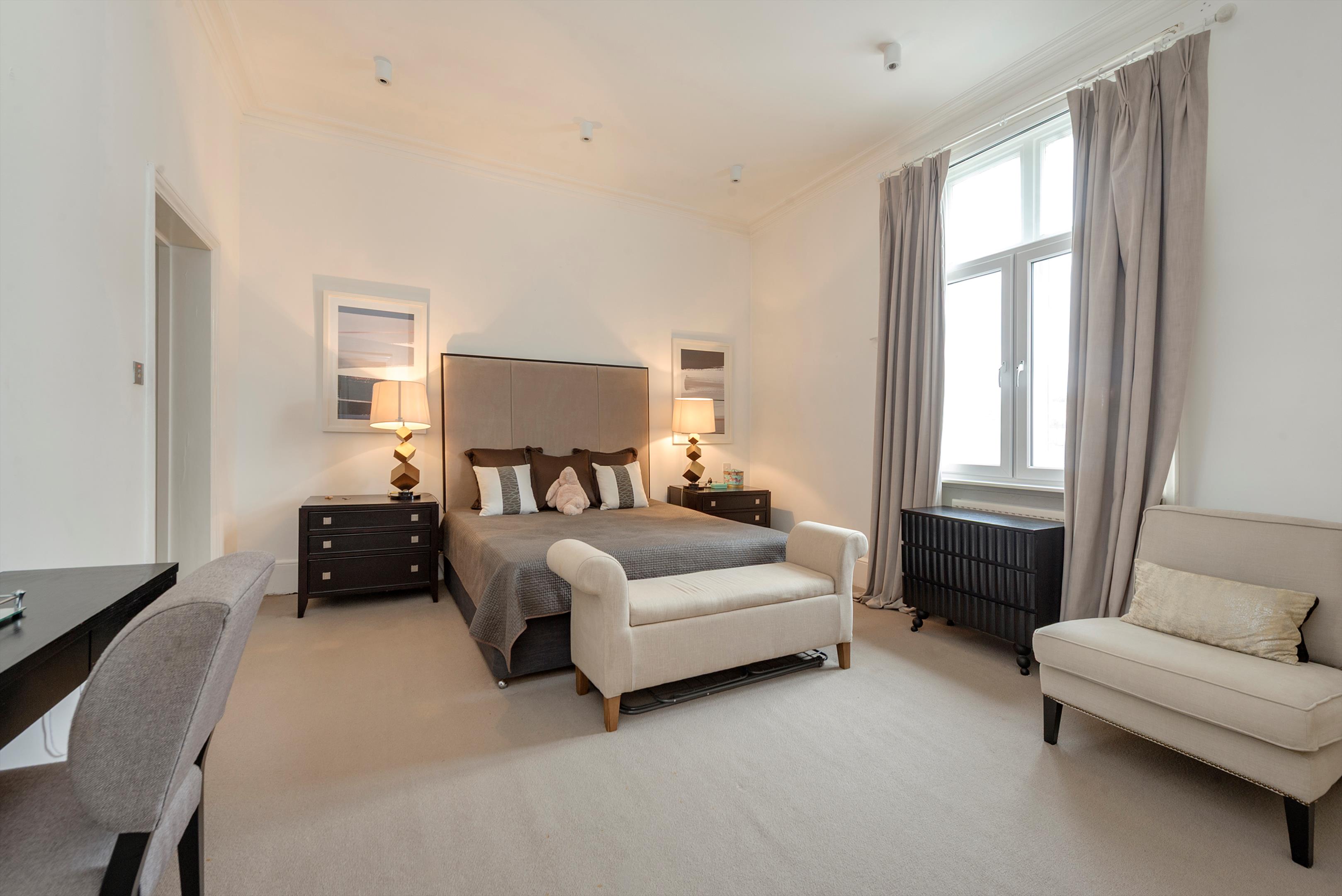 Queen's Gate, London SW7