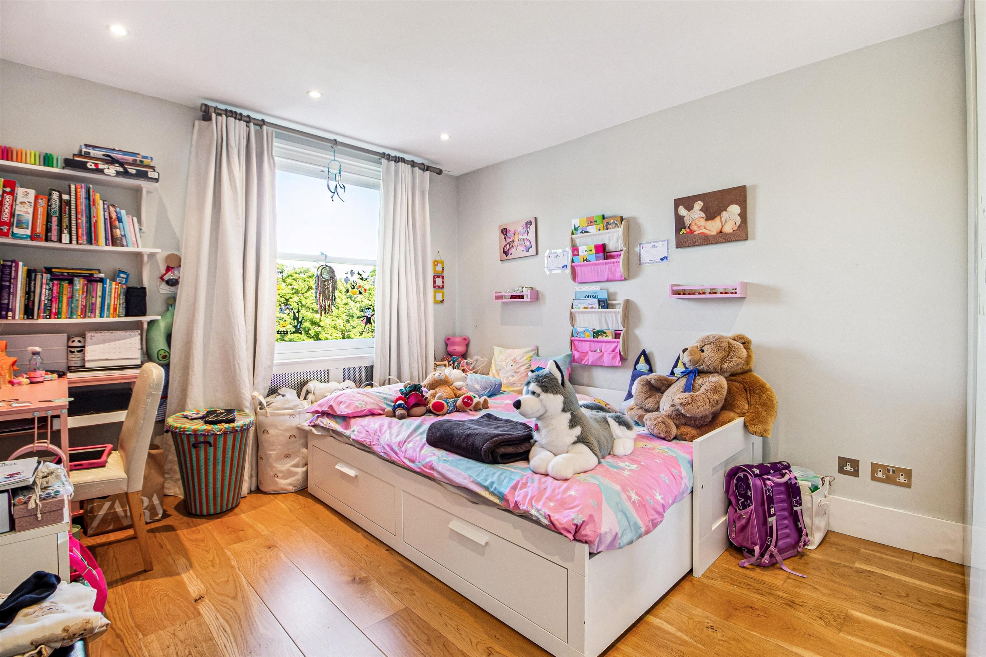 Eardley Crescent, London SW5