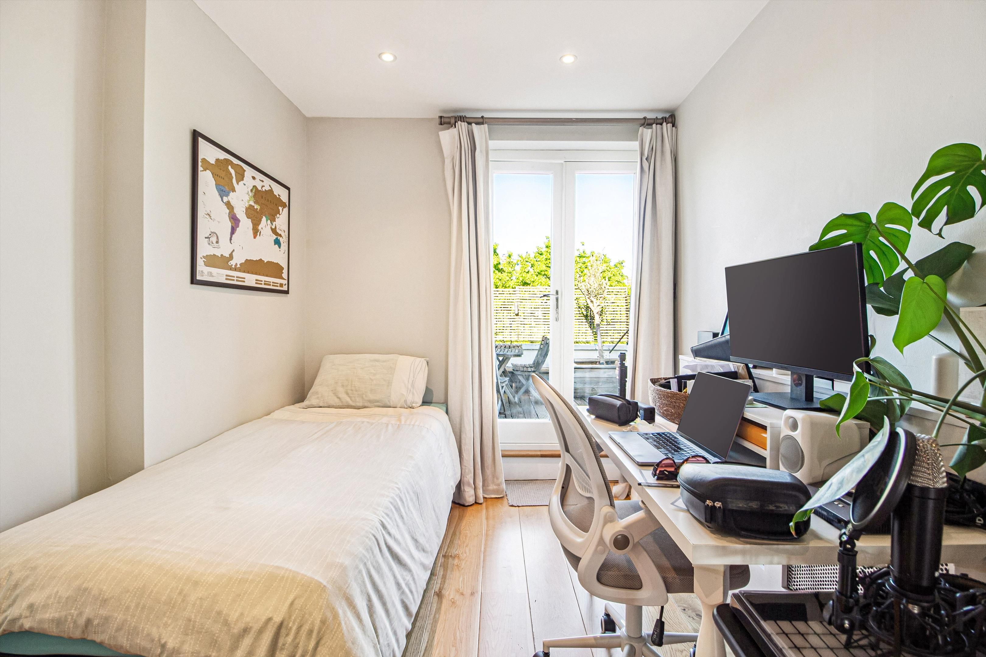 Eardley Crescent, London SW5
