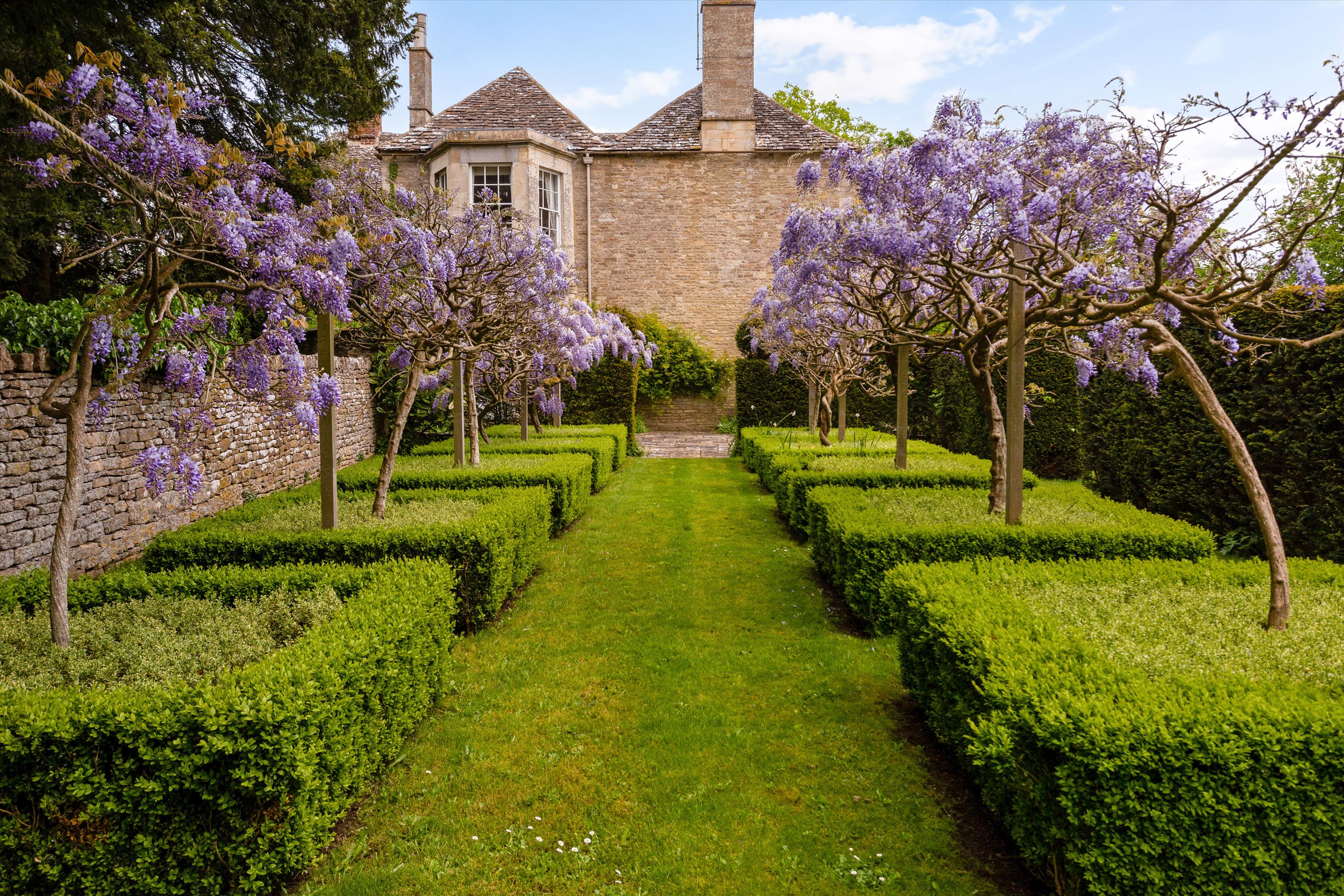 Preston Place, Preston, Cirencester, Gloucestershire, GL7