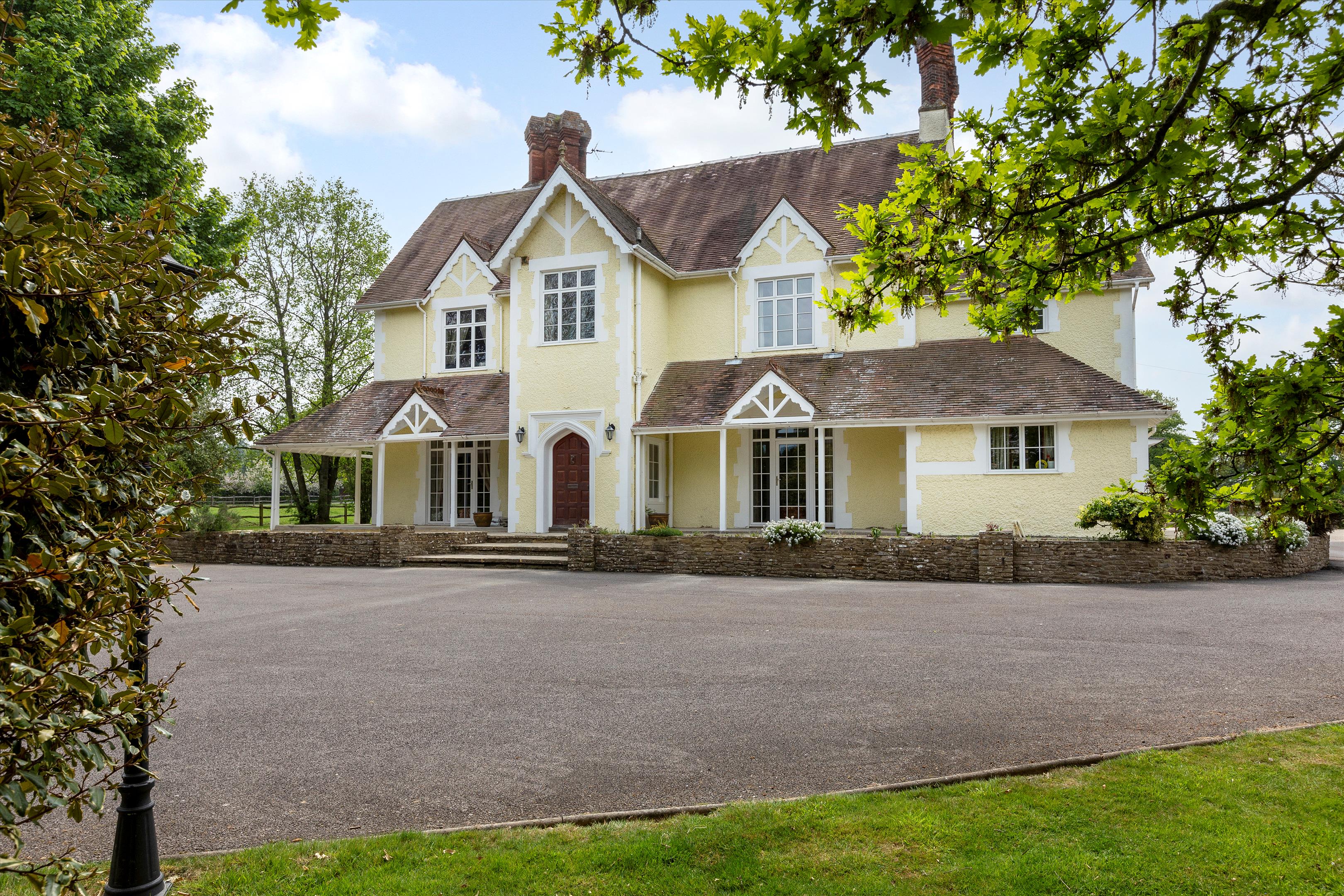 Guildford Road, Broadbridge Heath, Horsham, West Sussex, RH12