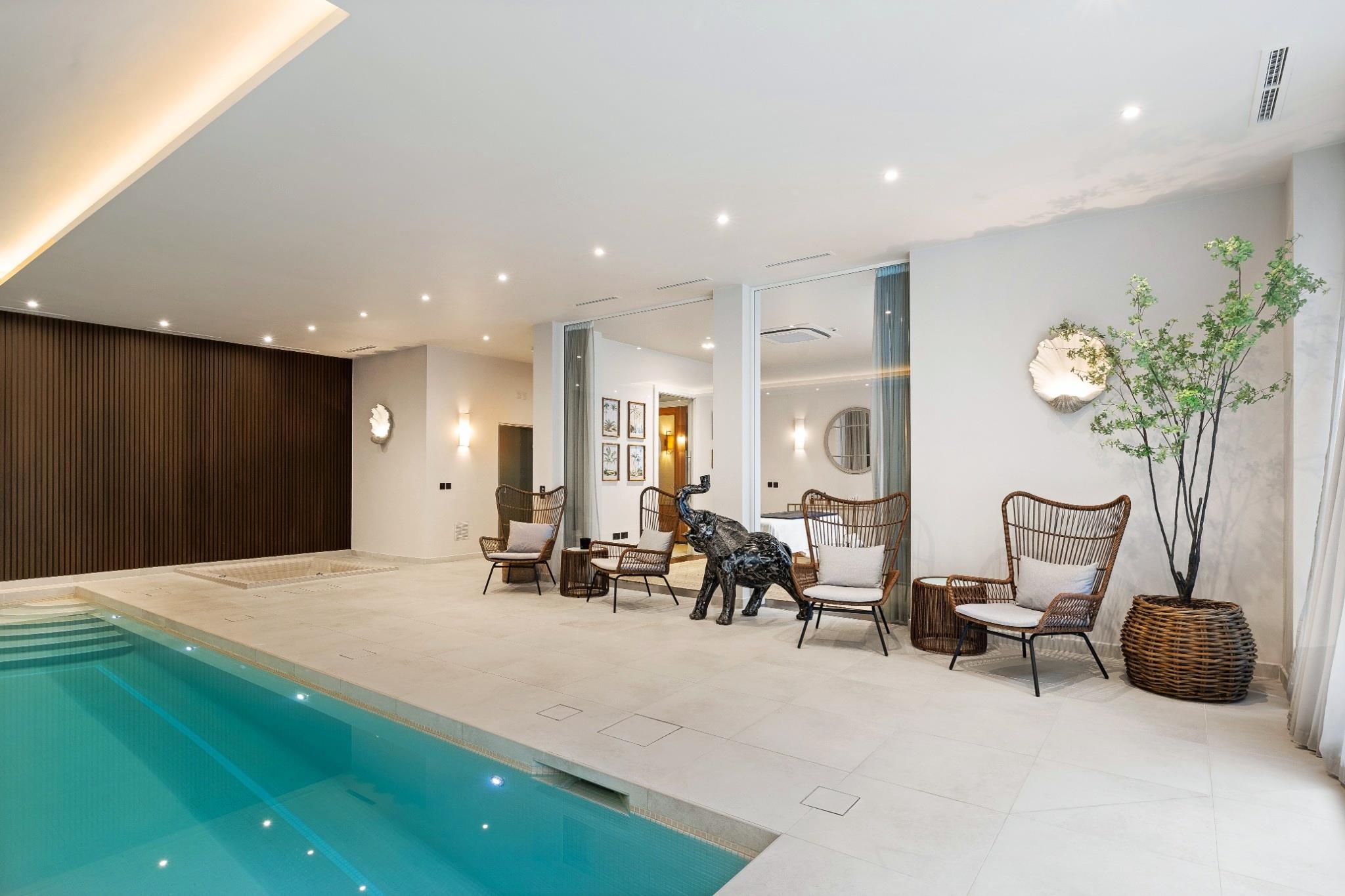 Rodona Road, St George's Hill, Weybridge, Surrey, KT13