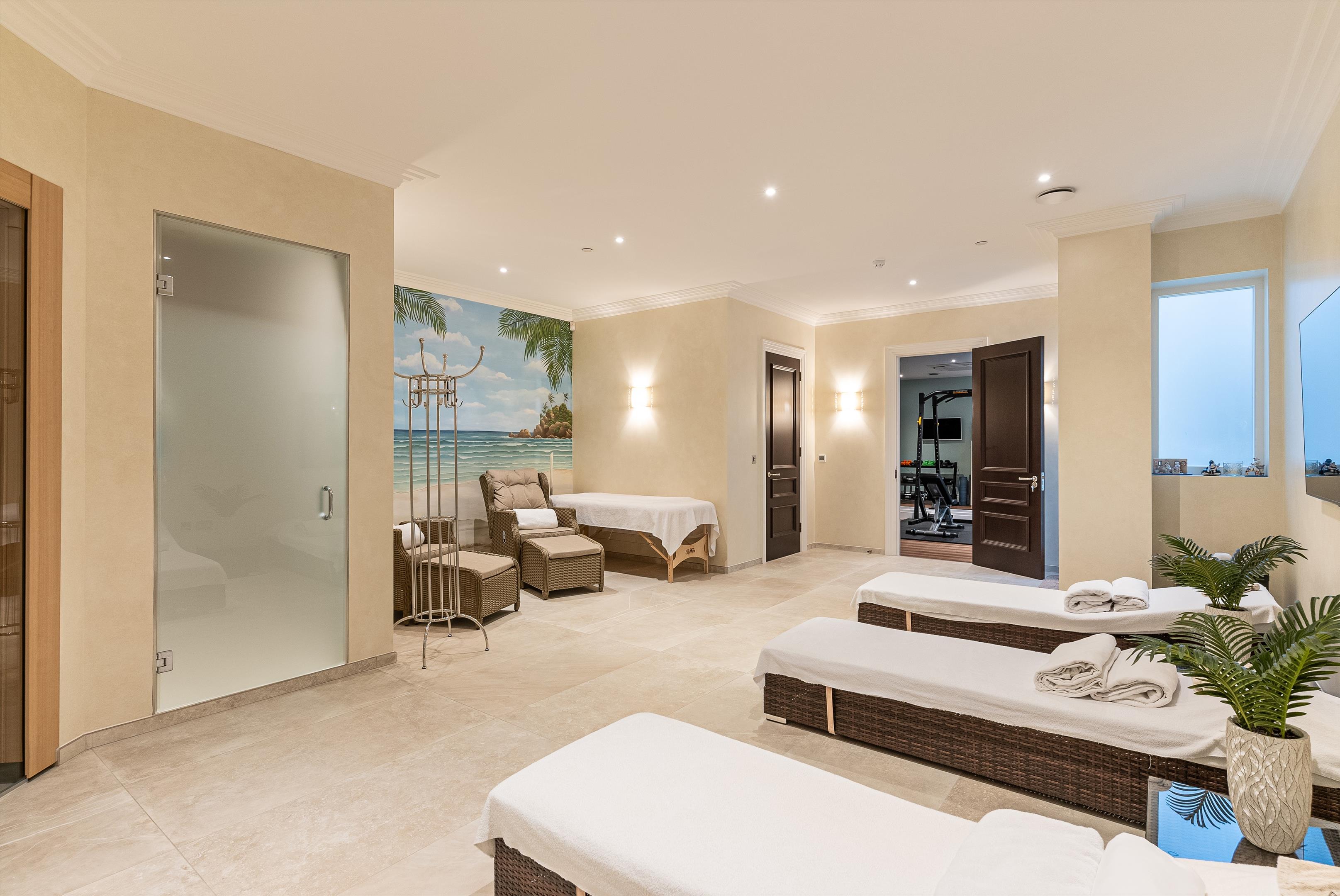Virginia Avenue, Virginia Water, Surrey, GU25