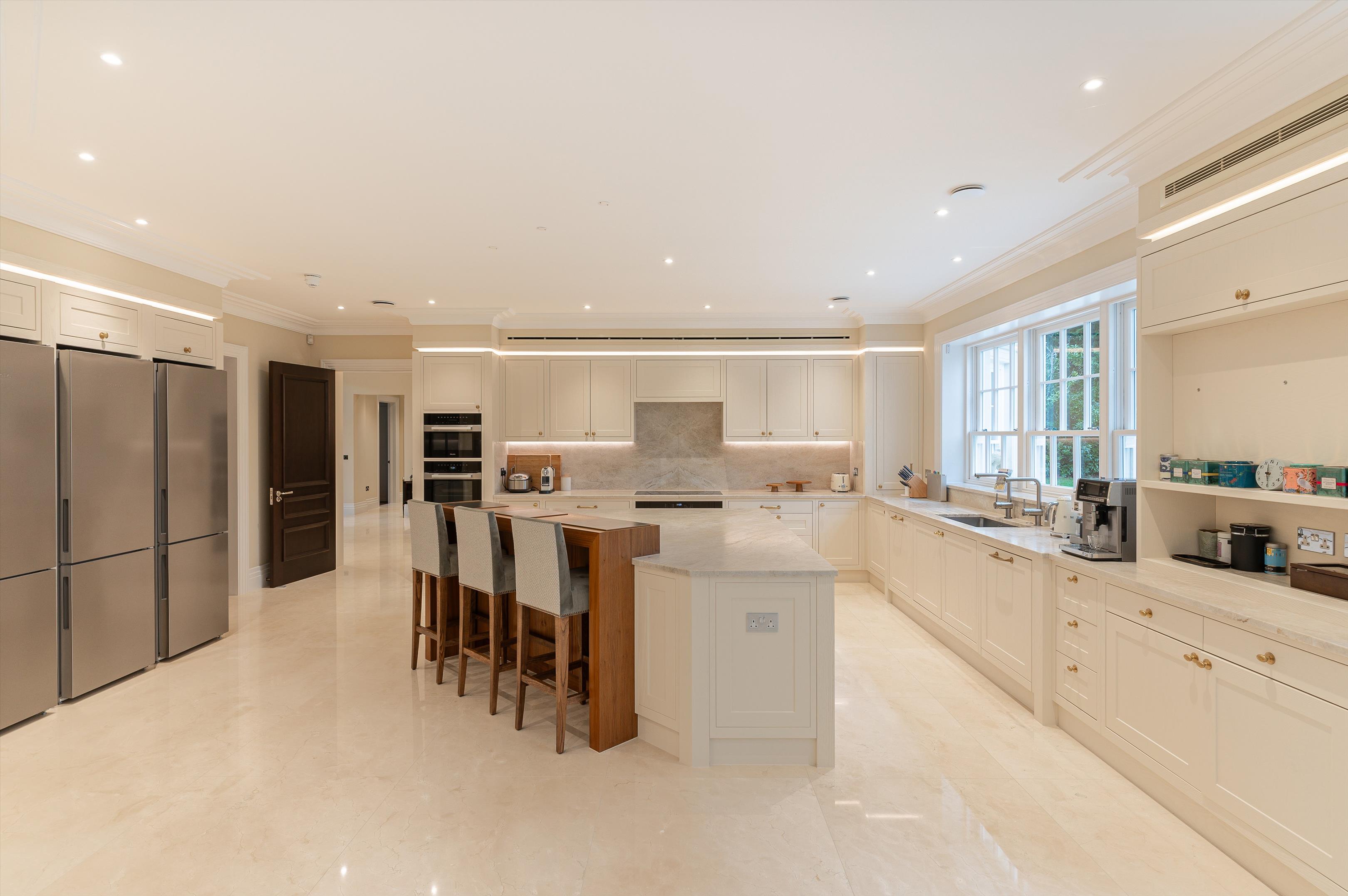 Virginia Avenue, Virginia Water, Surrey, GU25