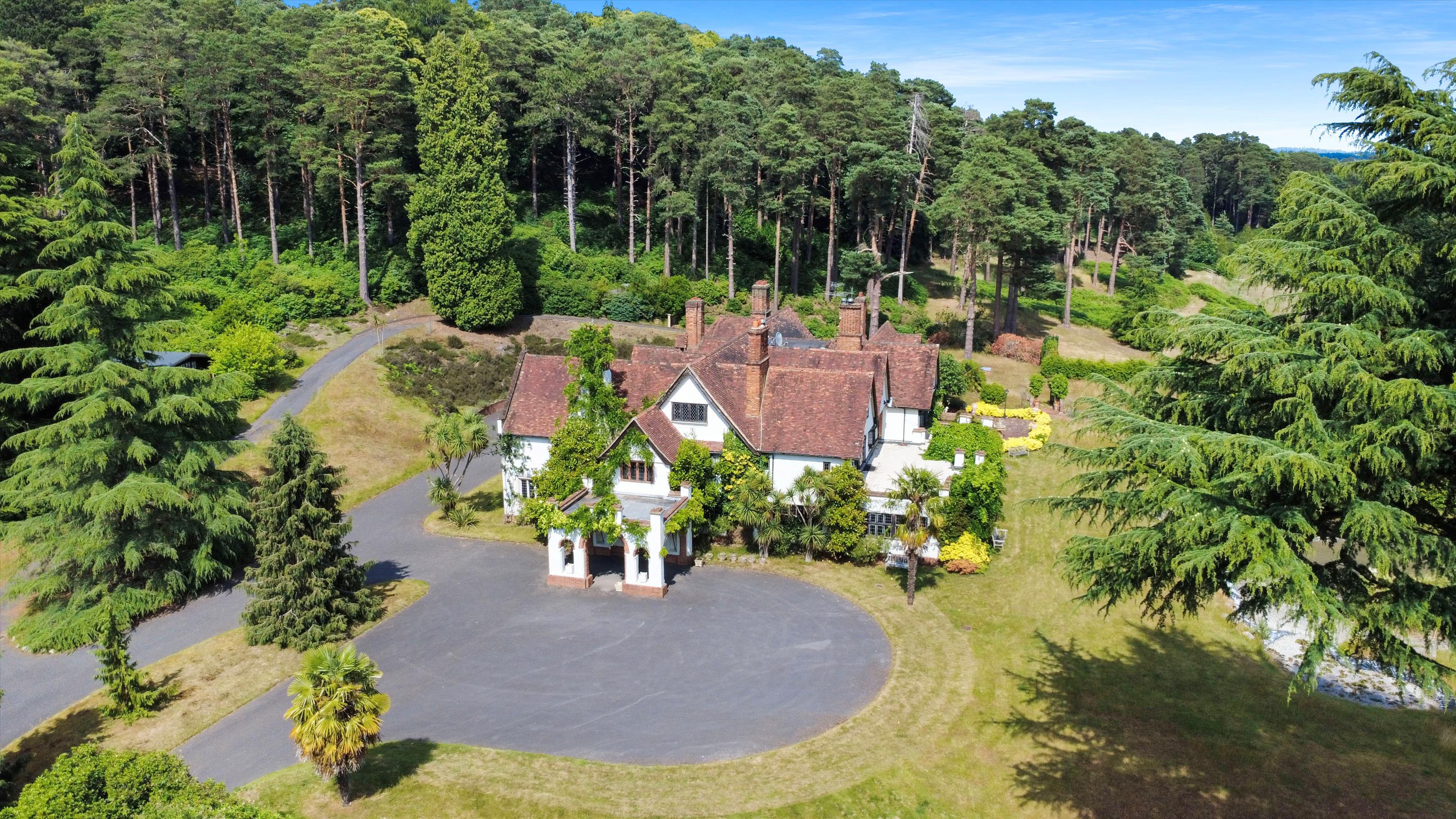 Chertsey Road, Windlesham, Surrey GU20
