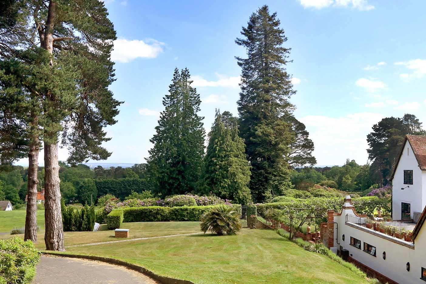 Chertsey Road, Windlesham, Surrey GU20