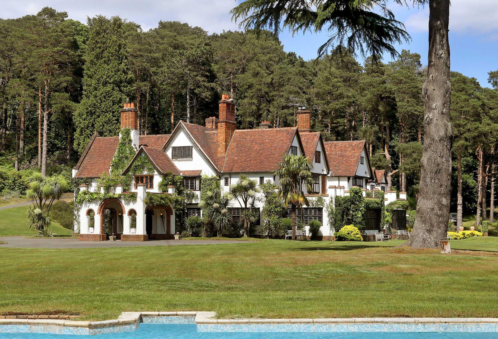 Chertsey Road, Windlesham, Surrey GU20