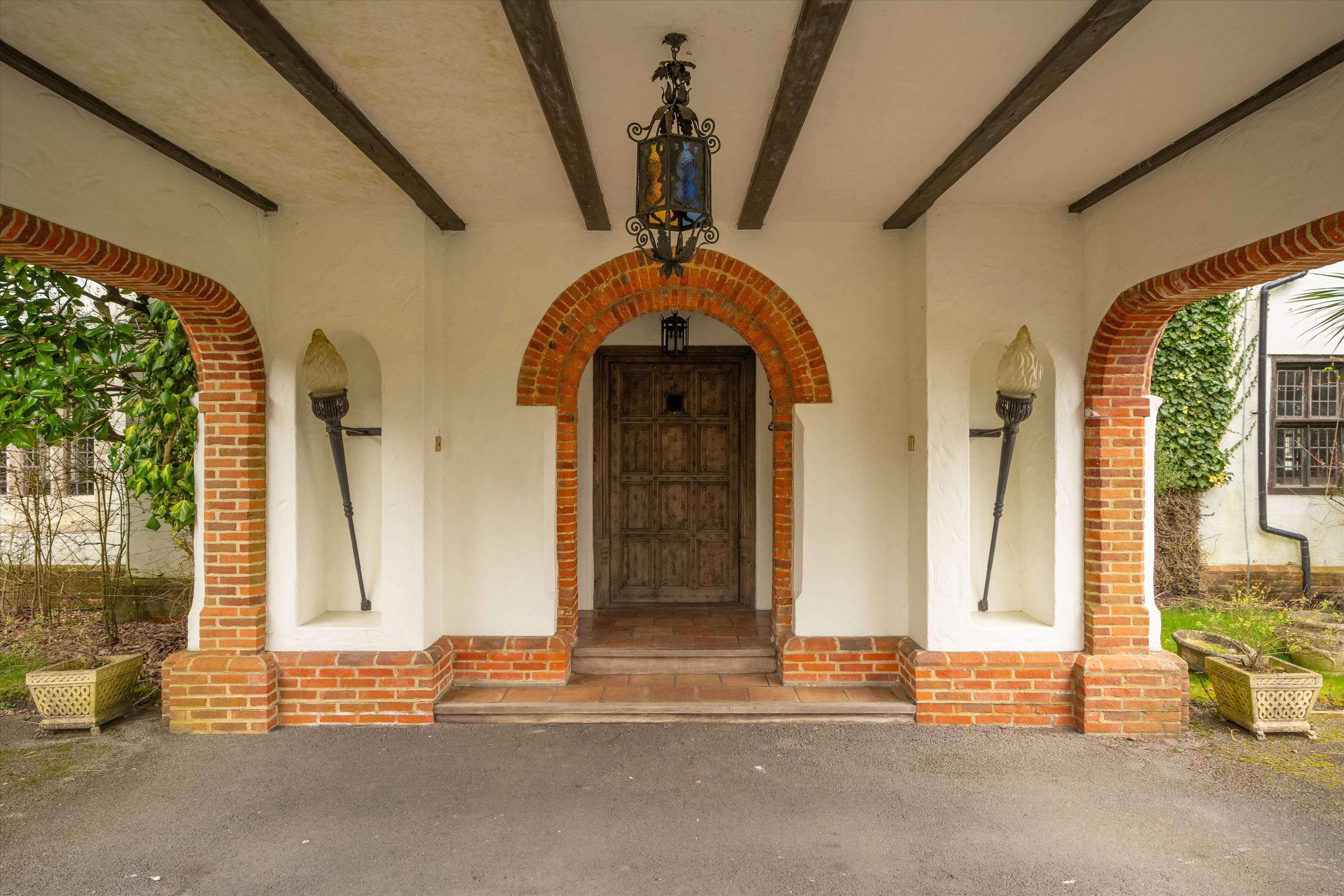 Chertsey Road, Windlesham, Surrey GU20